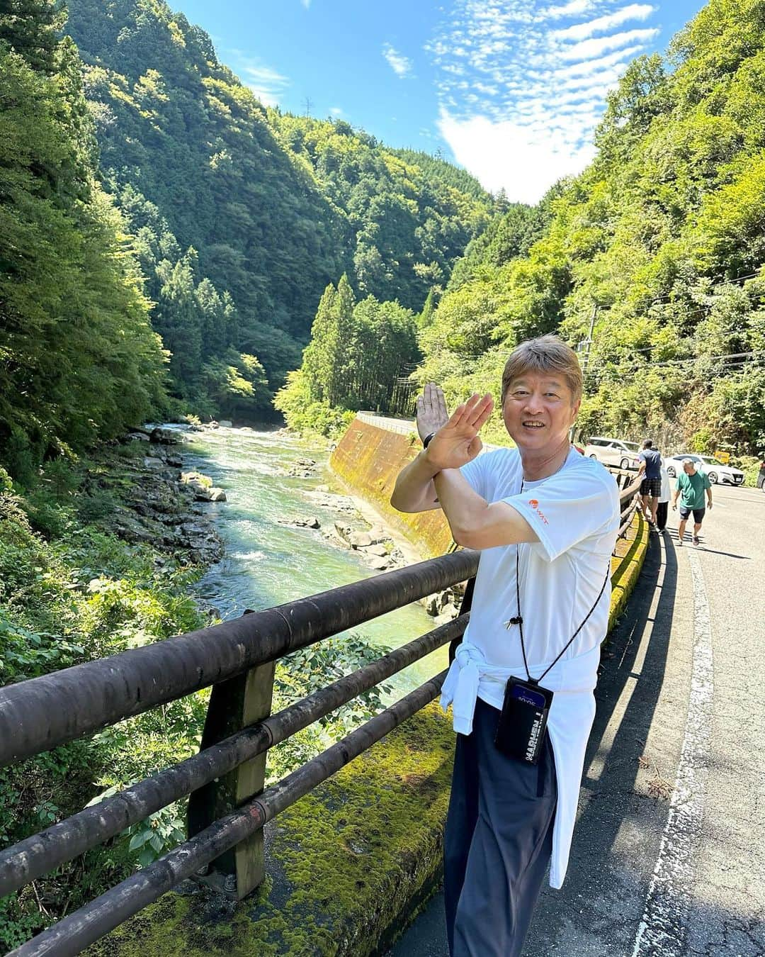 金石昭人さんのインスタグラム写真 - (金石昭人Instagram)「カネやん鮎祭り😄  年に一度のイベント  鮎のたくり‼️  親戚、いとこが大挙し岐阜の実家に集合‼️  残念ながら今年は前日の雨☔️で増水して川に入れず😫💦💦  それでも鮎なしのBBQで盛り上がった😁  大阪の親戚よ、美味しい肉やマツタケの差し入れBBQありがとう😋  どや  #鮎祭り #鮎のたくり #岐阜県白川町 #佐見川 #年に一度のお楽しみ  #全員集合 #どや」8月27日 18時42分 - kaneishiakihito