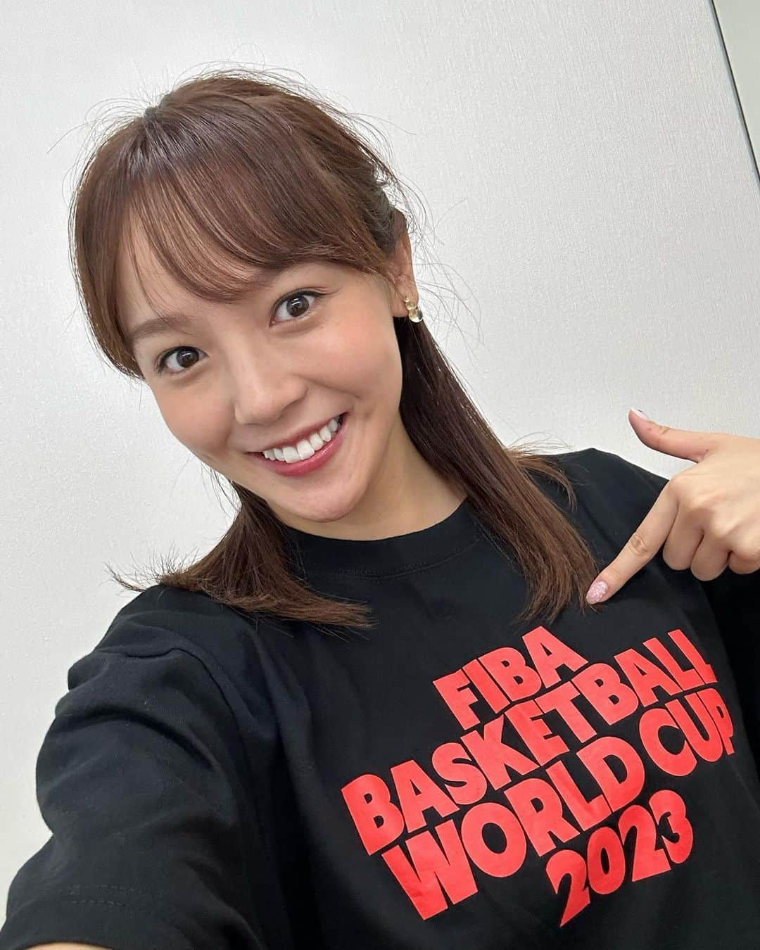 森千晴さんのインスタグラム写真 - (森千晴Instagram)「FIBA バスケワールドカップ、ついに始まり、次の相手はフィンランド🇫🇮！！  グッド！モーニングでも先週水曜日・金曜日はTシャツを着てお送りしました🏀  頑張れ日本！！ #バスケワールドカップ2023 #fiba #fibabasketballworldcup」8月27日 18時45分 - mori.chiharu