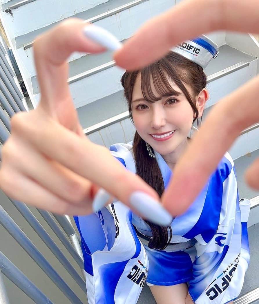 名取くるみのインスタグラム：「2023 SUPER GT Rd.5鈴鹿 沢山の熱い応援ありがとうございました！  9号車は無事完走し11番手でチェッカーを受ける事ができました🏁✨  次のSUGOも引き続き順位を上げていけるように一緒に応援よろしくお願いします🔥  みんな大好きー！🫶  #SUPERGT2023」