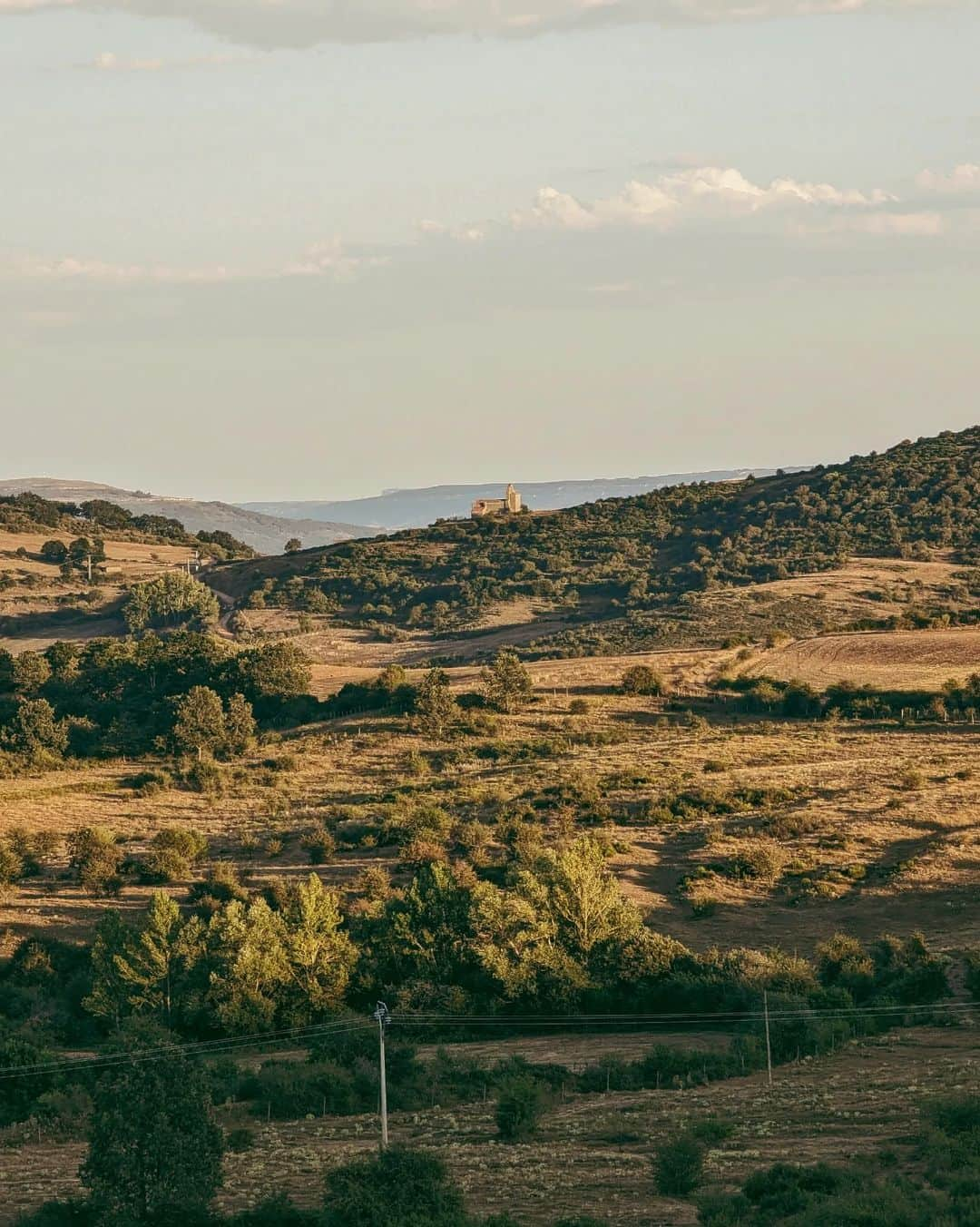 Guido Gutiérrez Ruizさんのインスタグラム写真 - (Guido Gutiérrez RuizInstagram)「Cosas del Norte. Barruelo y sus alrededores ⛰️ Things from the North. #Barruelo and its surroundings #Guigurui」8月27日 18時57分 - guigurui