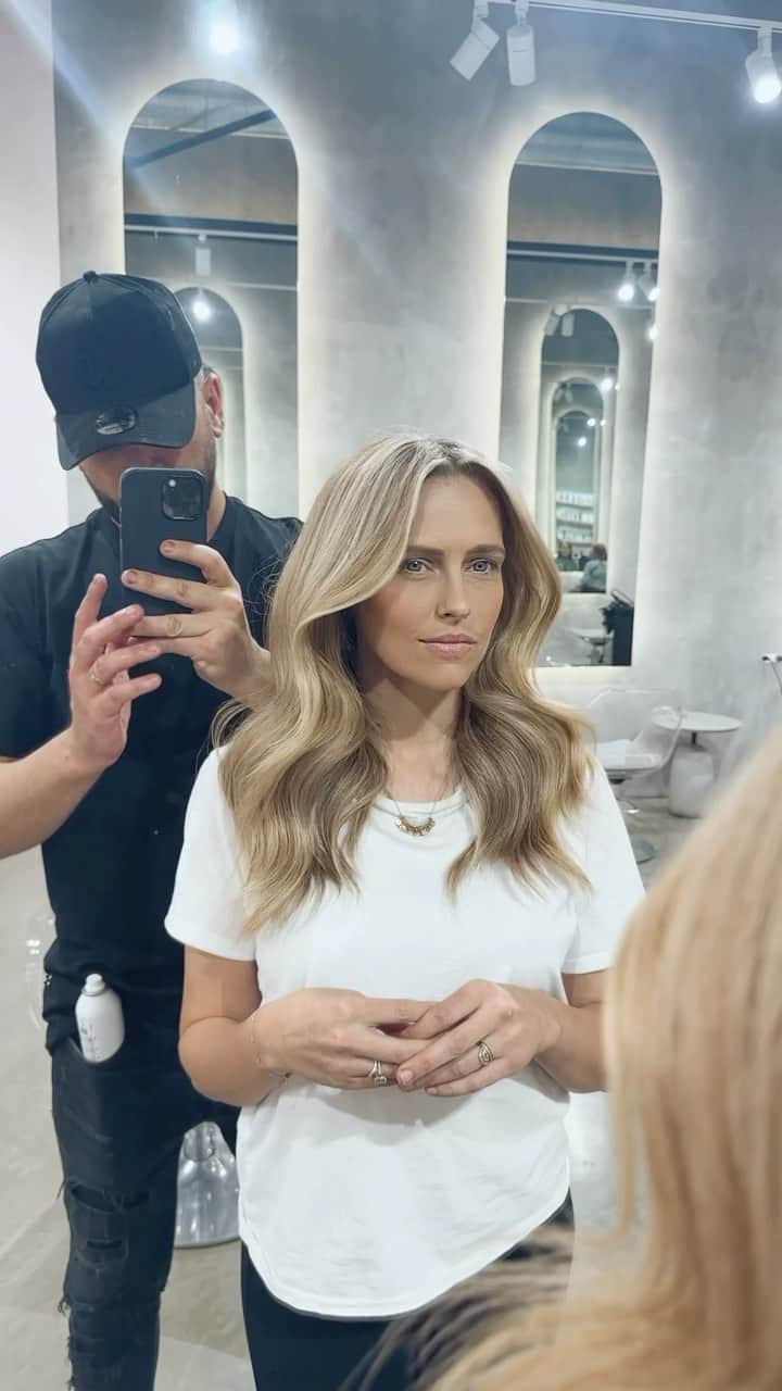 のインスタグラム：「Back to blonde 🔥 @teresapalmer   We have been from copper to honey and now to blonde in the span of 5 months....changing the tones for different roles. @zohairsalon  All made with @lorealpro powered by metal detox to keep the hair in mint condition..and it is! #teresapalmer #lorealpro」