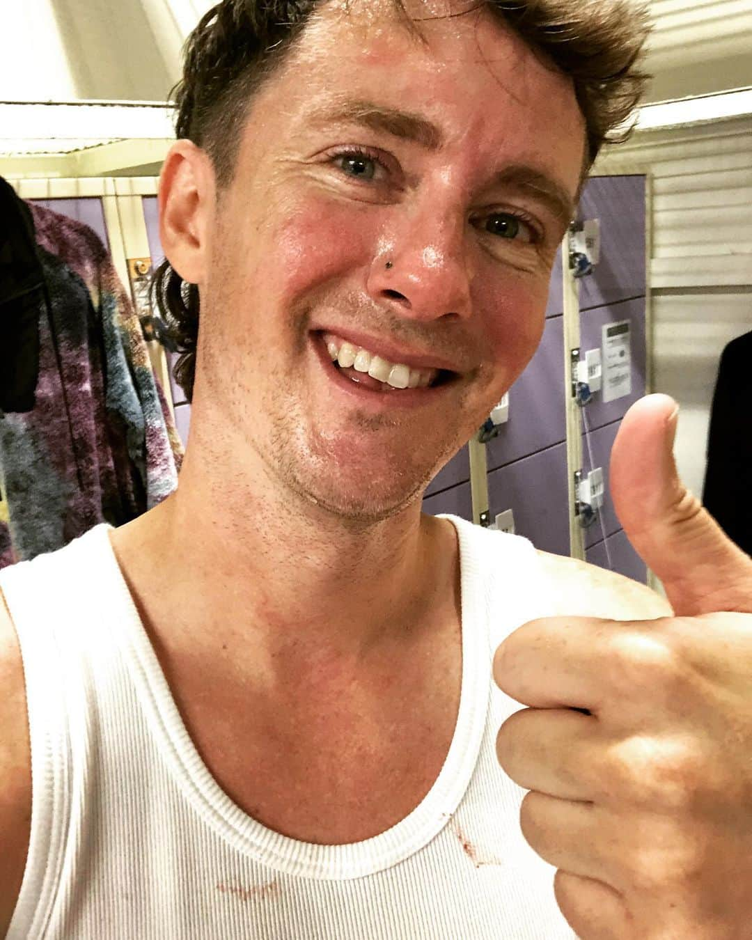 ジェレミー・アボットのインスタグラム：「Literal blood (on my shirt) sweat (all over) and tears (for a few reasons) went into performing in #FriendsOnIce this week. Thank you all for coming and supporting the show. It’s all for you, the fans! ❤️   どうもありがとうございます」