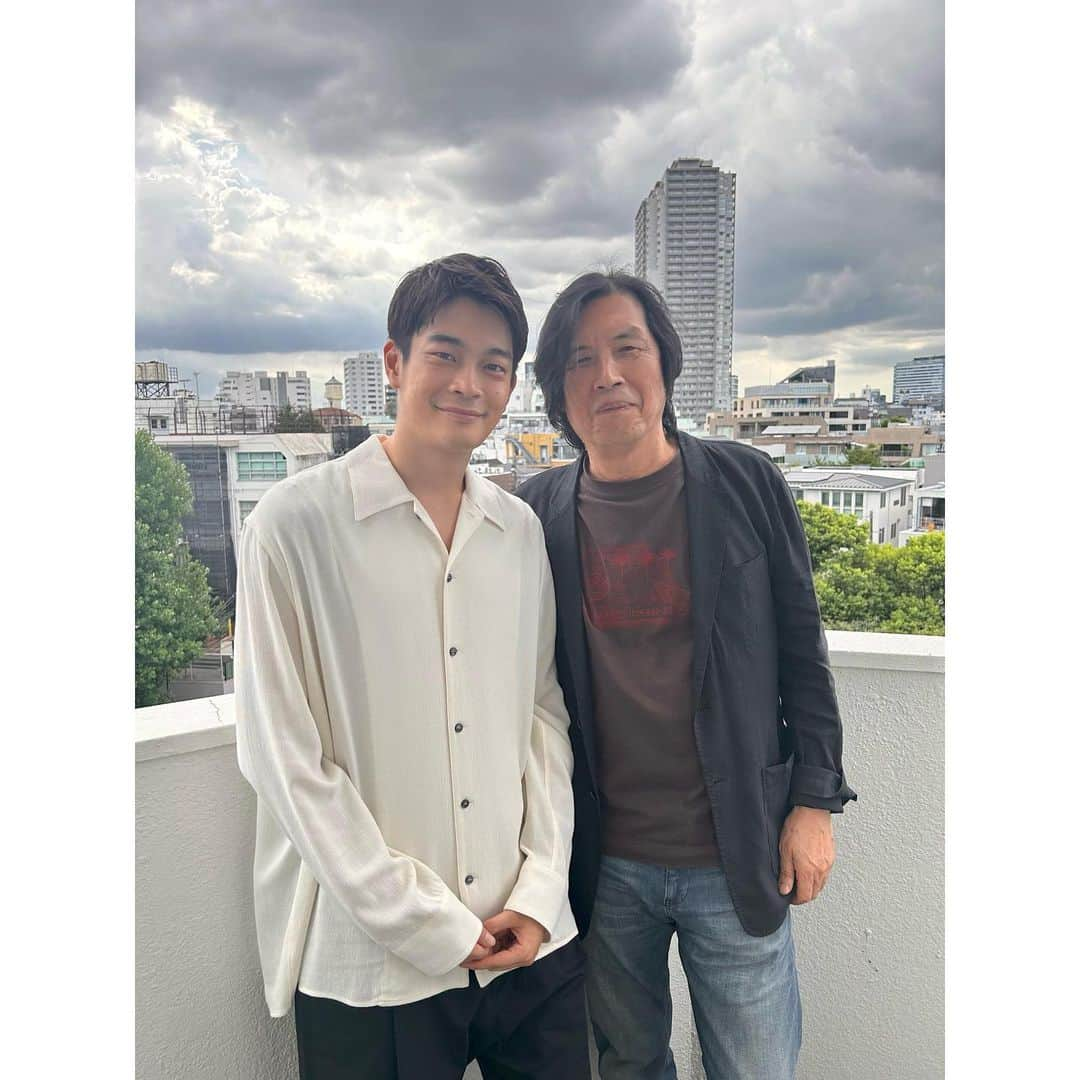 井之脇海さんのインスタグラム写真 - (井之脇海Instagram)「@ellejapan での連載にて、イ・チャンドン監督と対談させていただきました！！  昔から見てきた大好きな監督で、お聞きしたいことが多すぎて、色々考えていたら、ほぼ寝れずに対談をむかえました。笑  イ・チャンドン監督は、 監督の映画に対する考え、俳優との距離感や演出についてなど、 一問一問、丁寧にお答えくださいました。  詳しくは、 「イ・チャンドン監督はどうやって映画で“本物”を作る？ー井之脇海のCINEMA GREET vol.3」 のウェブ記事をご覧ください😌  #イチャンドン 監督 #井之脇海のcinemagreet #ellejapan」8月27日 18時53分 - kai_inowaki