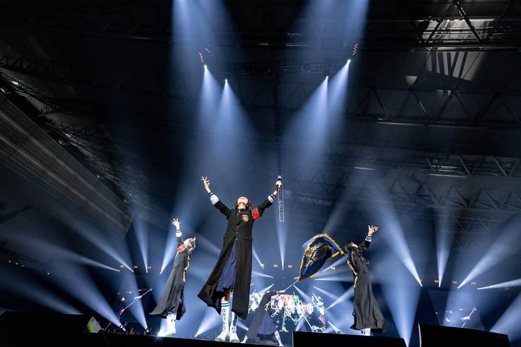 新しい学校のリーダーズのインスタグラム：「2023.8.28「The MusiQuest」🎇🎇 at 幕張メッセ 国際展示場9-11ホール  <SETLIST> 1. 青春を切り裂く波動 2. 最終人類 3. 透明ボーイ 4. マ人間 5. Pineapple Kryptonite REMIX 6. オトナブルー 7. 狙いうち (cover) 8. NAINAINAI 9. 迷えば尊し   © The MusiQuest/撮影：田中聖太郎写真事務所 #themusiquest #TMQ #幕張メッセ」