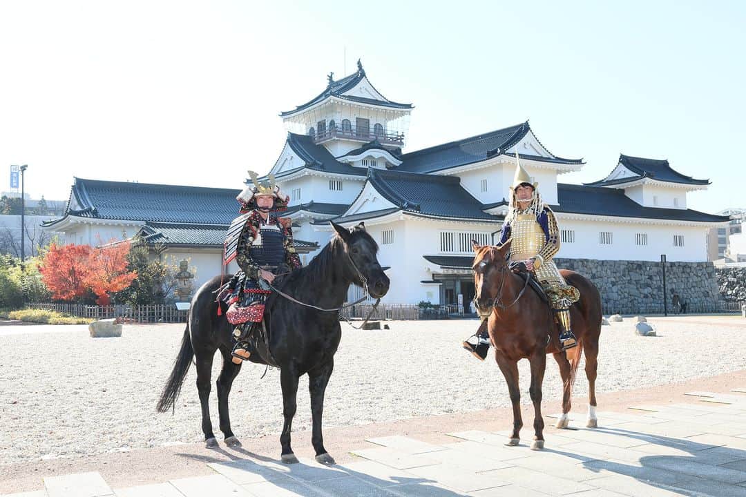 All Nippon Airwaysのインスタグラム：「Now that you know all about Jokamachi (castle towns), your next step is to visit an actual castle! 🏯  Take a look at the comprehensive guide on must visit castles on our very own Japan Travel Planner site. Find the link in our stories! #JapanAwaits #Castles #Travel」