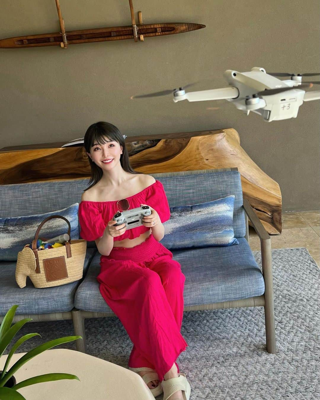 三好ユウのインスタグラム：「ハワイ島でドローンの練習🚁 I played a drone In Hawaii. ⁡ ドローン機材の進化も相まって 以前よりも少しだけ上達した気がします。 ⁡ 絶景を壮大且つスムーズに撮れるようになるのが目標です🙃 ⁡ 着地が可愛い🚁 ⁡ ⁡  #ハワイ#ハワイ大好き#ハワイ島#ドローン初心者 #タビジョ#旅行好きな人と繋がりたい#リゾート#海外旅行#粉我#좋아요환영#좋아요그램#데일#hawaii#fourseasons #tabijo#tabinikki#trip#japanese #travel#drone」