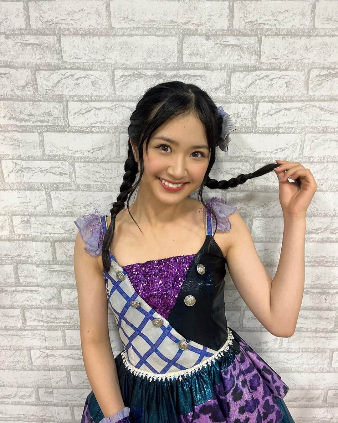 のインスタグラム：「💜   #idol #アイドル #あいどる #NMB48 #nmb #07line #08line #ootd #oufit #Japan #15歳 #芳野心咲  #衣装 #キラキラ #ツインテール  #ヘアアレンジ」