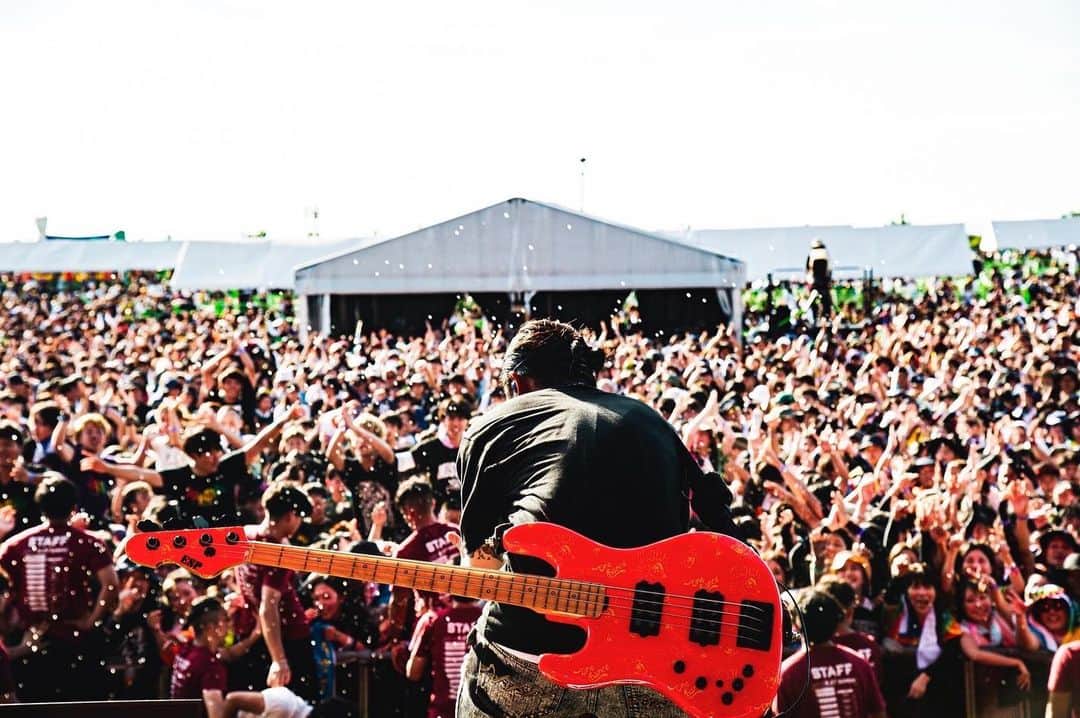 WANIMAのインスタグラム：「RUSH BALL 2023 25years Goes On!   Photo by Jon…   #WANIMA #ラシュボ」