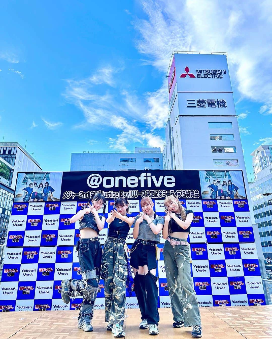 @onefive（ワンファイブ）さんのインスタグラム写真 - (@onefive（ワンファイブ）Instagram)「@​onefive“𝑱𝒖𝒔𝒕𝒊𝒄𝒆 𝑫𝒂𝒚”  リリースイベント💙  ヨドバシカメラマルチメディア梅田 ありがとございました〜！  たっくさん集まっていただけて、 嬉しかったです！❤️‍🔥  📱 https://onefive-jp.lnk.to/justiceday_dlstr  #ヨドバシ梅田 @yodobashi_umed  #JusticeDay #onefive」8月27日 19時14分 - official.onefive
