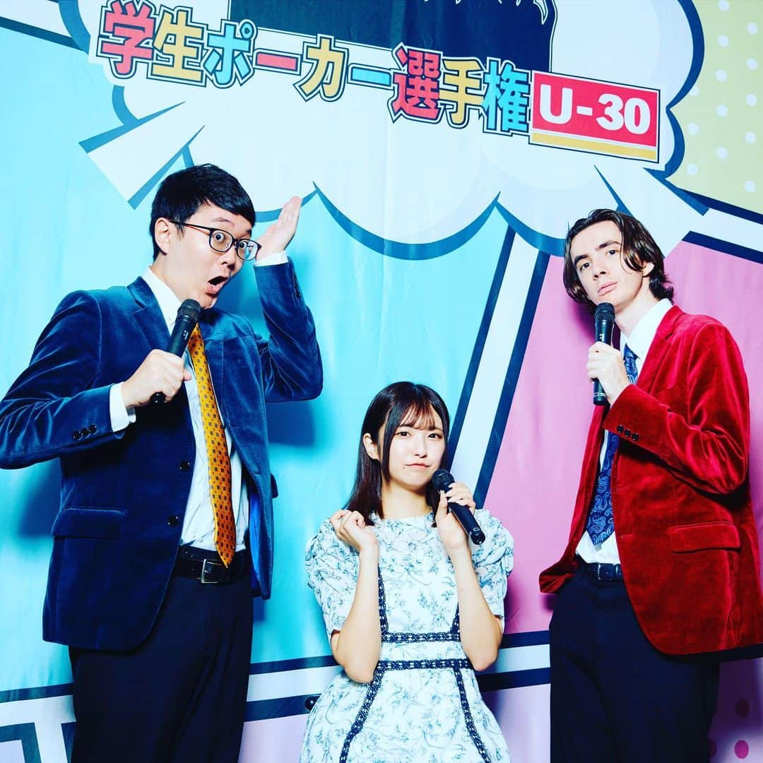 きたばのインスタグラム：「【学生ポーカー選手権 U-30 2023 Summer】 ３日間3人でMCさせていただきました🃏🃏🃏🃏🃏🃏 いや、ポーカー面白すぎ！！！！！ なんであんなハンドいいのに降りれるの！？なんでそんなハンド弱いのにオールインできるの！？ 駆け引きが深すぎる！！！！！ ポーカーがめちゃ大好きになった３日間でした🔥🔥🔥 谷口さんも最高でしたー🙌🙌🙌  最近イベントのMCのお仕事が増えてきました！！！ 今後も色々やっていきたいです！何かあればお仕事お待ちしております🙇‍♂️✨ #ポーカー #テキサスホールデム #ポーカー好きな人と繋がりたい」