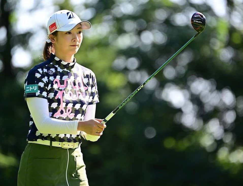 松田鈴英のインスタグラム：「ニトリレディスゴルフトーナメント終了。 今回も、小樽カントリークラブに打ちのめされました。まだまだ、私のスキル不足を痛感しました。 そんな時でも、現地での暖かい応援を沢山頂き有難うございました。 そして、いつも励まし支えて下さる所属先のニトリ様、関係者の皆様、有難うございました。 沢山の方々に応援頂き、私は幸せ者です。 いつか必ず、恩返しができる様にこれからも頑張ります。  #ニトリ #ニトリレディス」