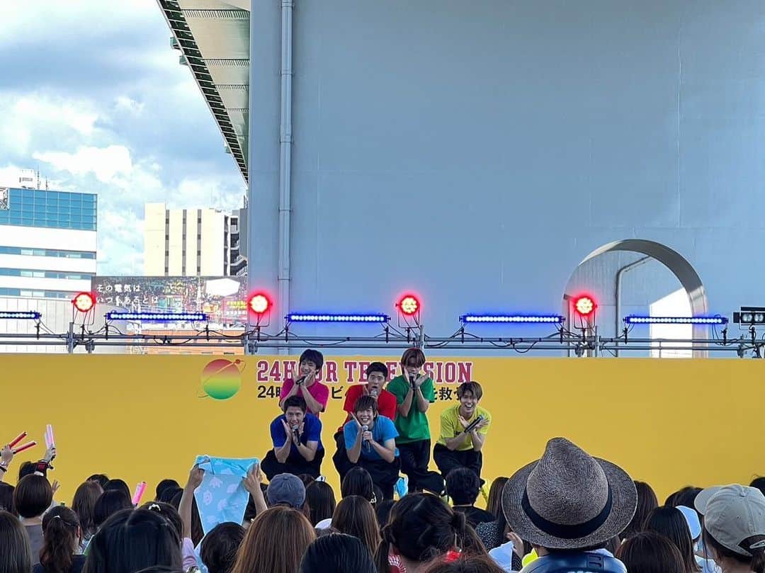 田村侑久のインスタグラム：「昨日今日と #24時間テレビ  に参加させてもらいました😍  暑い中ではありましたけどいろんなところに行ってライブできたの楽しかったです🥰  来年も呼んでいただけるように頑張りたいと思います😊」
