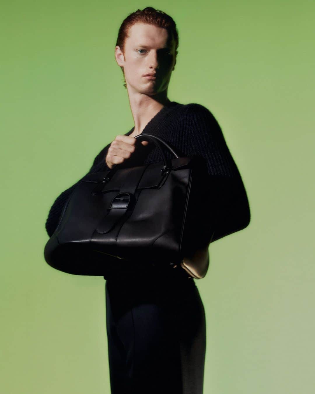 デルボーのインスタグラム：「Always the right answer. ⁣ ⁣ The L’XXL in rich black Dream Calf leather is designed to take you wherever you’re going. The oversized version of Delvaux’s signature Brillant silhouette, defined by its curved buckle and top-handle architectural form, is handcrafted from soft, supple leather and intended for all genders and all journeys.  #Delvaux」