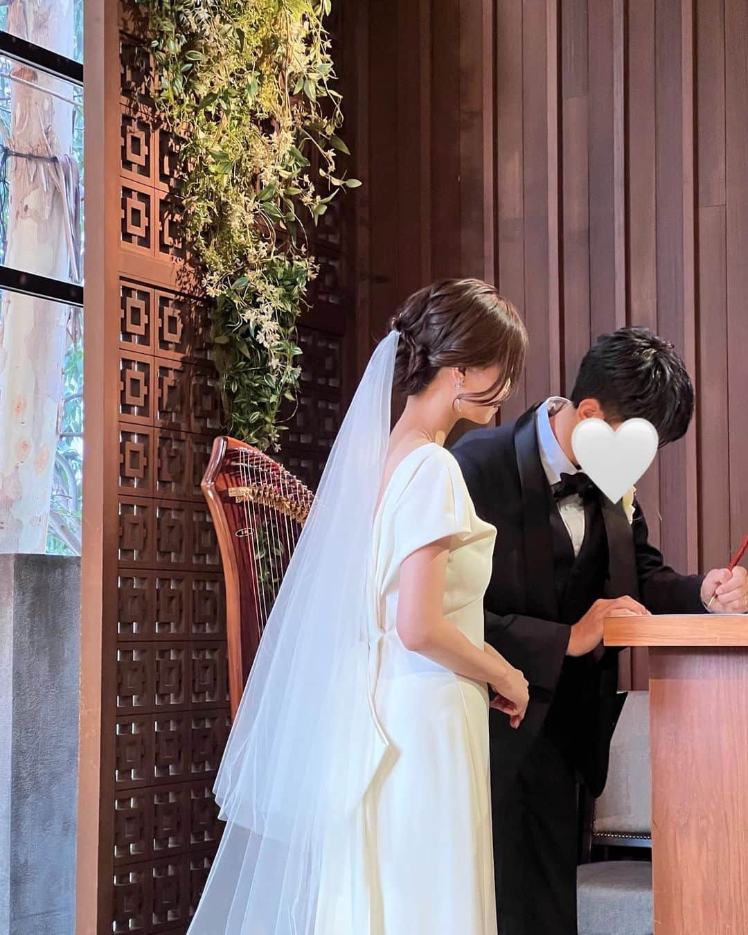 MIYUさんのインスタグラム写真 - (MIYUInstagram)「大好きな大好きな姉(姉貴)の結婚式💍🍃 とても幸せな気持ちで胸がいっぱいになりました。  凛とした姉の姿は今までで1番美しく、妹として誇らしかったです👑改めておめでとう🥂  旦那さん、姉(貴)をよろしくお願いします♡  #胸がいっぱい #🥺 #結婚式 #ウェディングドレス #姉貴」8月27日 19時34分 - miyu__.oo