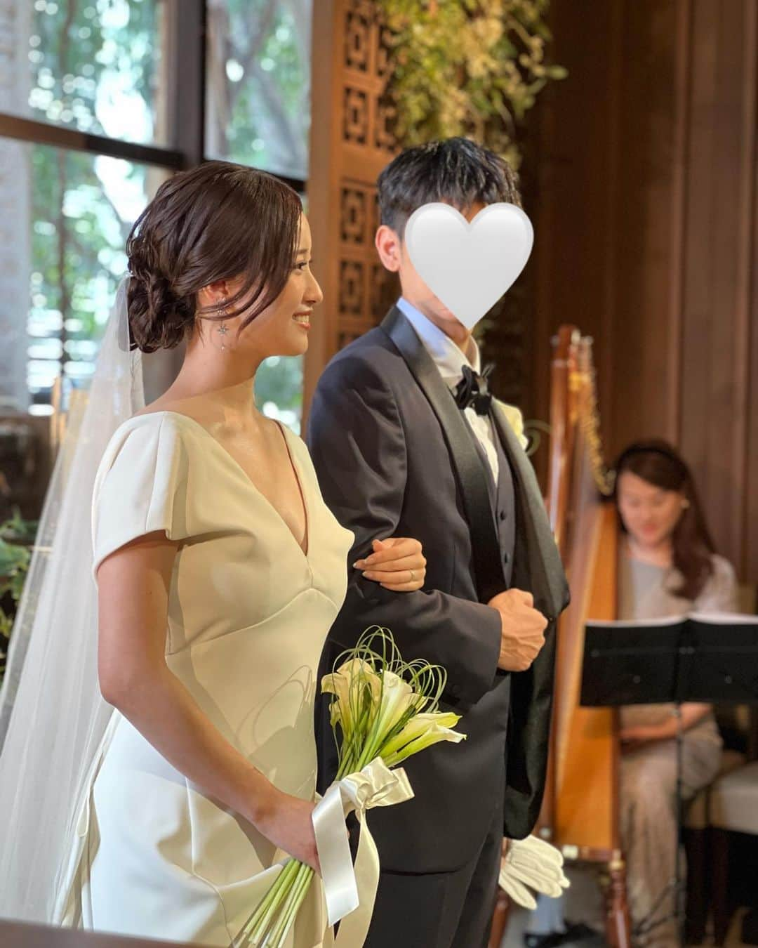 MIYUのインスタグラム：「大好きな大好きな姉(姉貴)の結婚式💍🍃 とても幸せな気持ちで胸がいっぱいになりました。  凛とした姉の姿は今までで1番美しく、妹として誇らしかったです👑改めておめでとう🥂  旦那さん、姉(貴)をよろしくお願いします♡  #胸がいっぱい #🥺 #結婚式 #ウェディングドレス #姉貴」