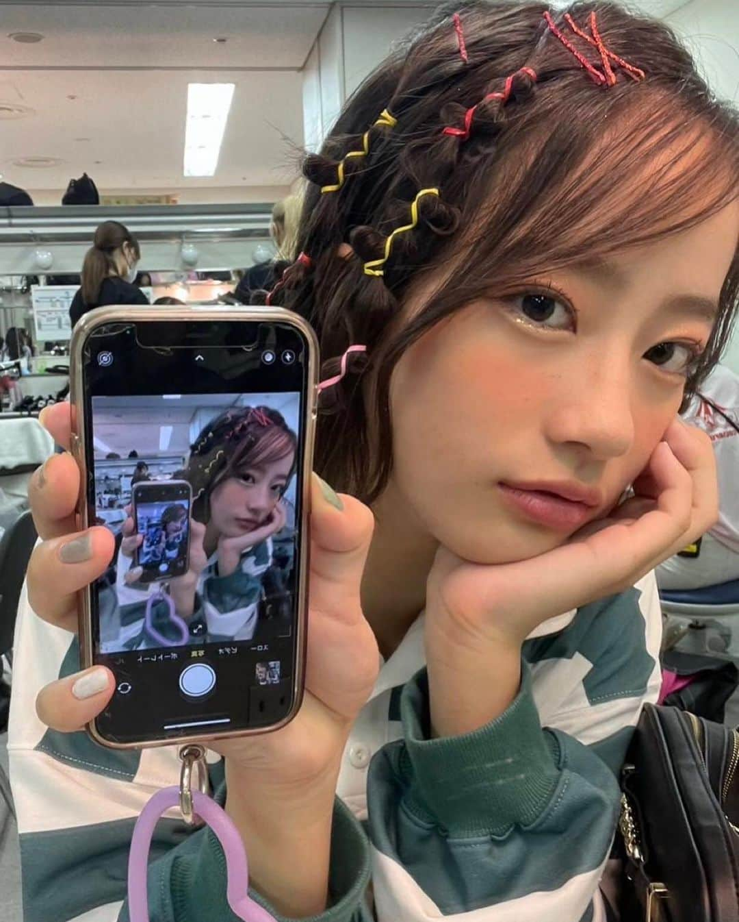 池端杏慈さんのインスタグラム写真 - (池端杏慈Instagram)「︎︎  ニコフェスありがとうございました🫶🏻 こんな大きなイベントは初めてだったので 本当に緊張しました… それよりも、みんなと会えたことが泣きそうなくらい嬉しくて胸がいっぱいでした🥺  たくさん名前を呼んでくれたり、 応援グッズを作ってきてくれたり、 本当にありがとう🤍  ピンクラテランウェイも楽しかったです☺️ ピンクラテチームらぶ💖  夏休み最後に最高な思い出をつくれました！  #ニコラ#nicola#ニコモ#ニコフェス #pinklatte#ピンクラテ #大塚製薬#ポカリスエット #池端杏慈」8月27日 19時34分 - lespros_anji