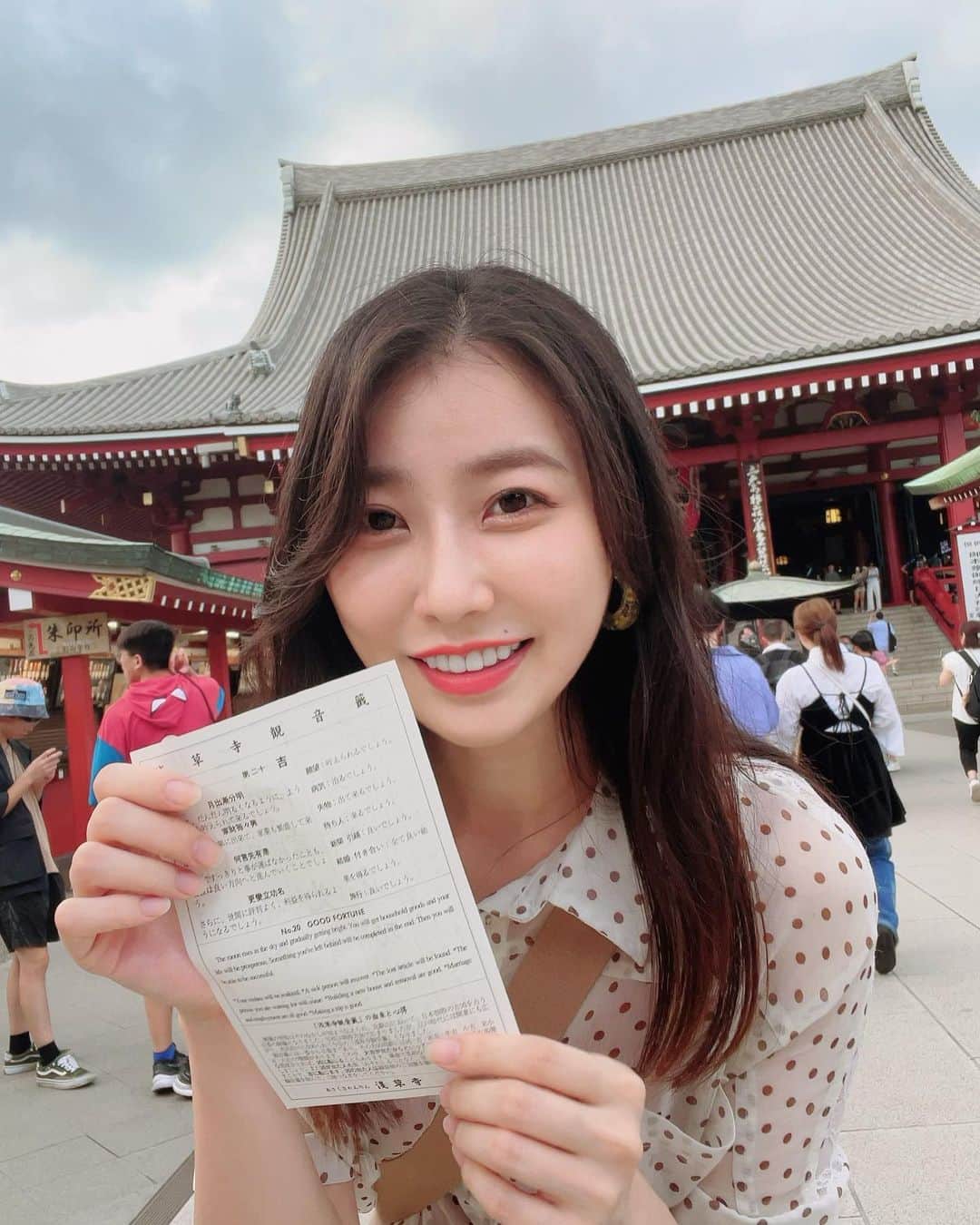 橘亜李彩のインスタグラム：「おみくじ吉だった🤨  #아사쿠사 #센소지 ##마메시바카페」