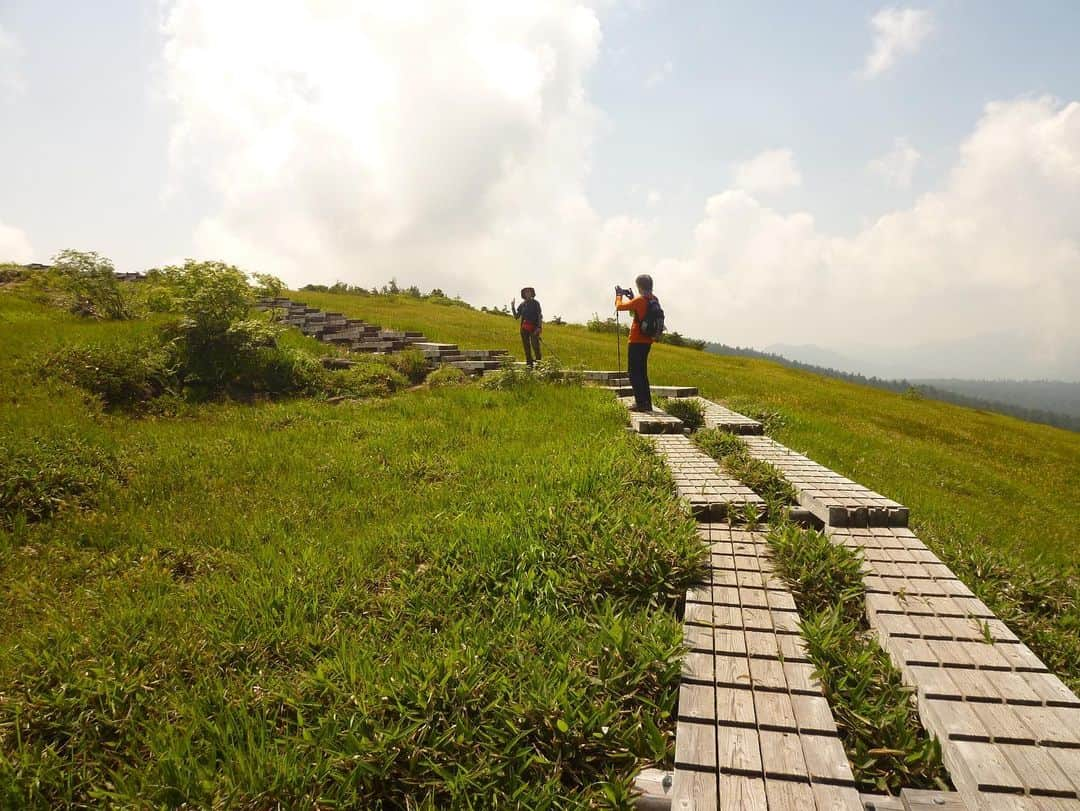 涼海花音のインスタグラム：「外国みたいに綺麗だった苗場山⛰️  ここまでの道のりが険しかった💦」