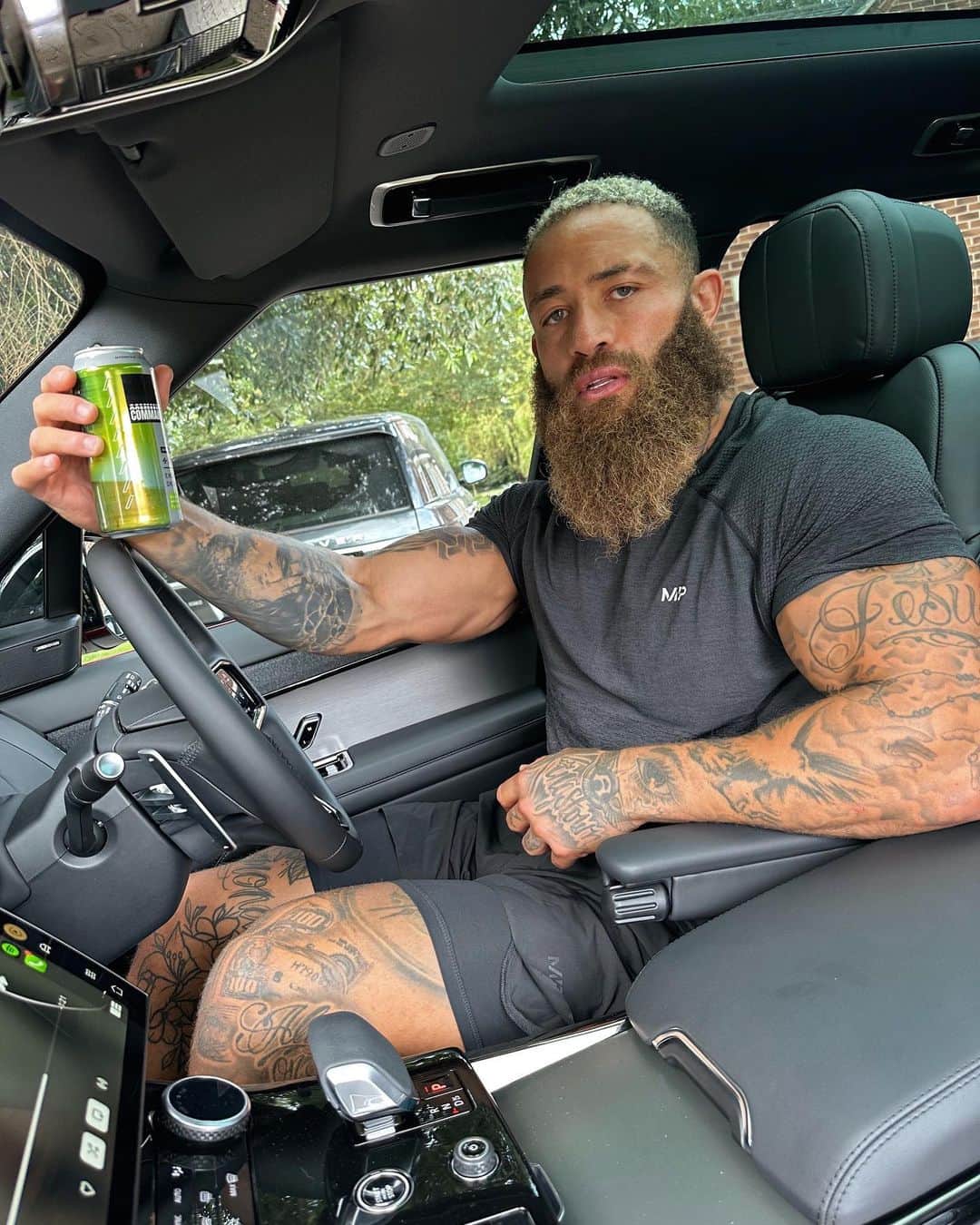 アシュリー・ケインのインスタグラム：「Ready for some Bank Holiday werk 😤  Fit @mpactivewear Fuel @myprotein 💪🏾  Have a great weekend my people 🫡」