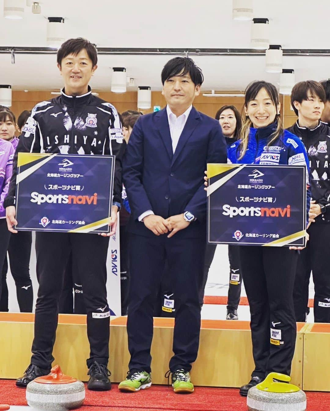 阿部晋也さんのインスタグラム写真 - (阿部晋也Instagram)「アドヴィックスカップ優勝しました🏆 更に大会MVPスポーツナビ賞まで頂きました🎖️  アドヴィックス様、アルゴグラフィックス様を始めスポンサーのみなさん、大会関係者のみなさんありがとうございました。 そして沢山の応援ありがとうございました‼️ やっぱり有観客試合は試合のテンションも上がります🔥  次の大会はカナダツアーになると思いますが、詳細はまた近々お知らせしたいと思います🎙️  1ヶ月間戦ってくれた参加チームのみんな、お疲れ様でした👍  ©︎HCT2023  #コンサドーレ #consadole #コンサドーレカーリングチーム  #カーリング #curling #アドヴィックスカップ #アドヴィックス常呂カーリングホール #アドヴィックス #スポナビ  #ISHIYA #hardlinenation #あいプラン #シズナイロゴス #アクエスティ #永山運送 #エアルファースト #ミズノ」8月27日 19時37分 - shinyabe106