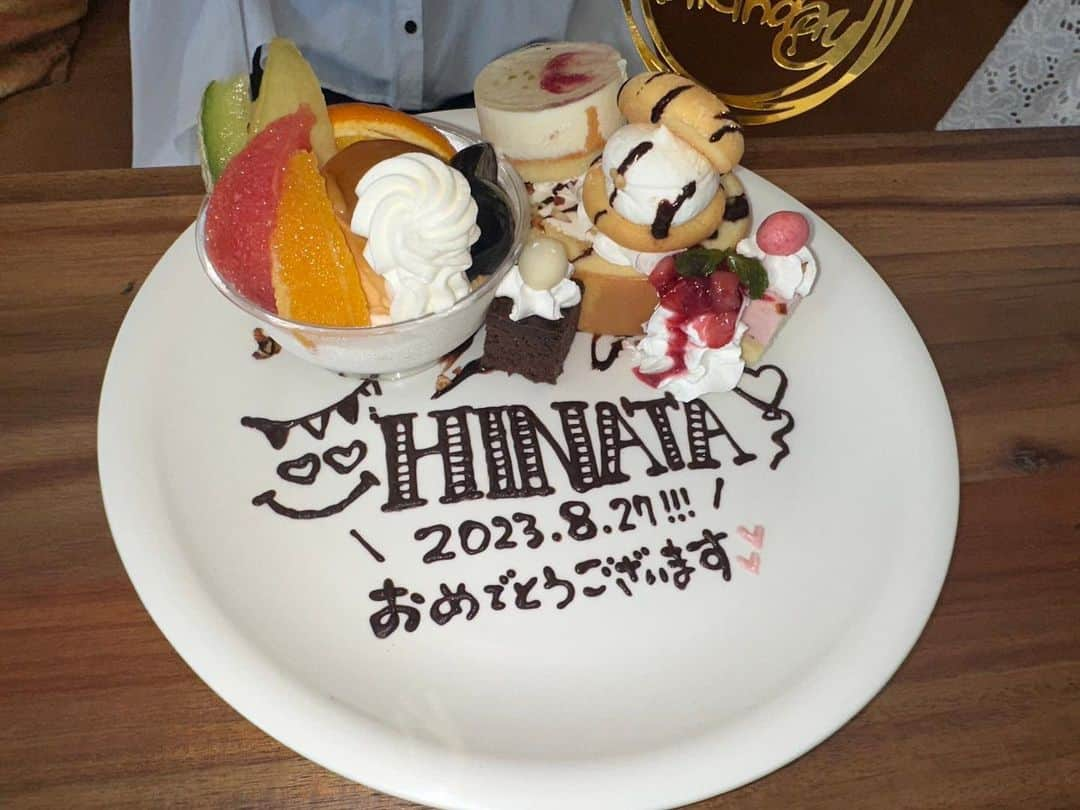 iScreamさんのインスタグラム写真 - (iScreamInstagram)「HINATA BIRTH DAY 2023.8.27💝🎂 ____________________  わたくしHINATA、 無事に19歳を迎えることができました！  @izakaya_exile にて皆さんと誕生日当日に お祝い出来て、凄く嬉しいです❤︎  毎年、沢山の方のおかげで最高な誕生日を 過ごせていますが、 今年もまたさらに幸せいっぱいです🥹  周りにいる人みんなが私を幸せにしてくれて感謝しかないです。  るいゆな今年もたっぷりお祝いしてくれました♪ 全てのお祝いから愛を感じて、 私を考えながら準備してくれたんだろうなと思うと愛おしい💝 ありがとうっ  19歳も「HINATA WORLD」全開で 突き進みますので、 引き続き宜しくお願い致します！  HINATA  #iScream #アイサケ #0827 #ひなた19歳になる #RUI #YUNA #HINATA」8月27日 19時39分 - iscream__official