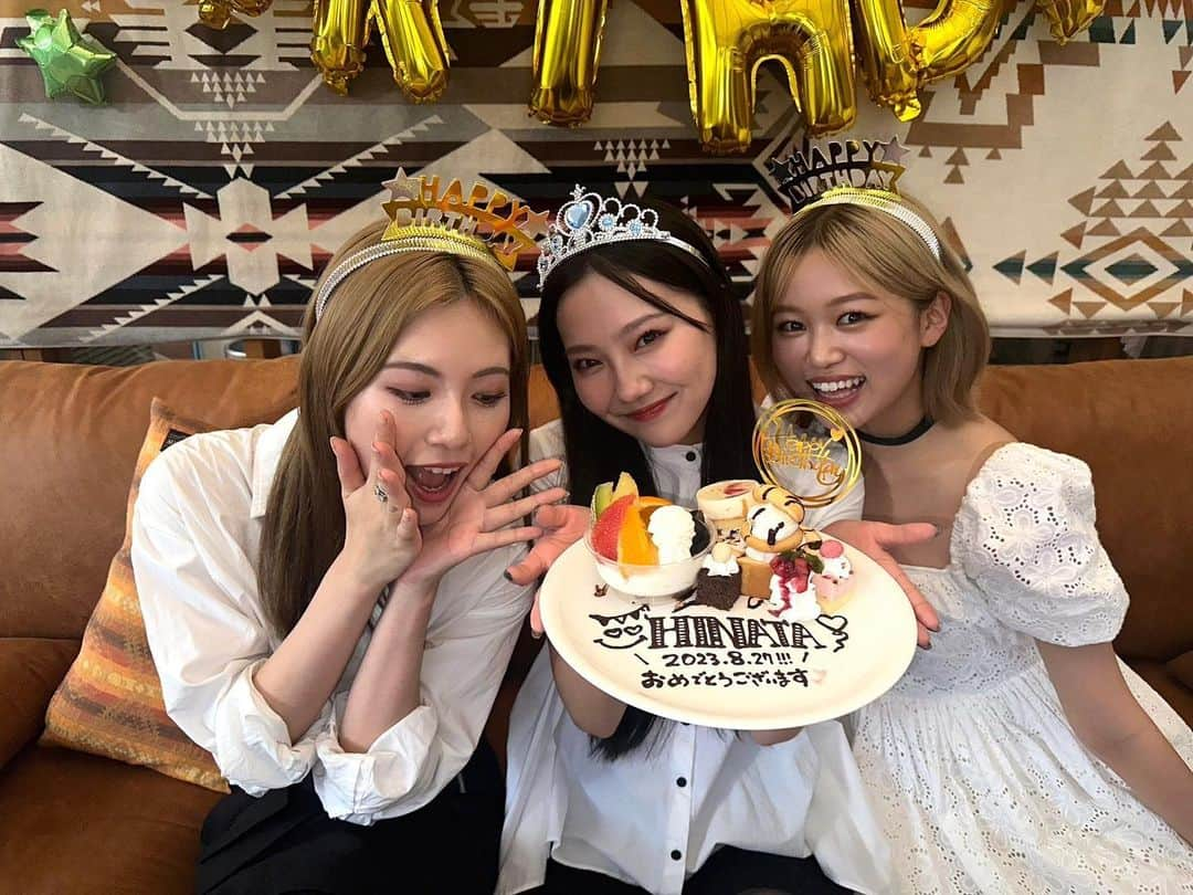 iScreamさんのインスタグラム写真 - (iScreamInstagram)「HINATA BIRTH DAY 2023.8.27💝🎂 ____________________  わたくしHINATA、 無事に19歳を迎えることができました！  @izakaya_exile にて皆さんと誕生日当日に お祝い出来て、凄く嬉しいです❤︎  毎年、沢山の方のおかげで最高な誕生日を 過ごせていますが、 今年もまたさらに幸せいっぱいです🥹  周りにいる人みんなが私を幸せにしてくれて感謝しかないです。  るいゆな今年もたっぷりお祝いしてくれました♪ 全てのお祝いから愛を感じて、 私を考えながら準備してくれたんだろうなと思うと愛おしい💝 ありがとうっ  19歳も「HINATA WORLD」全開で 突き進みますので、 引き続き宜しくお願い致します！  HINATA  #iScream #アイサケ #0827 #ひなた19歳になる #RUI #YUNA #HINATA」8月27日 19時39分 - iscream__official