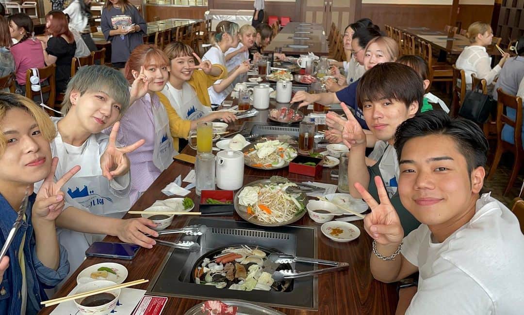 札幌ベルエポック美容専門学校 公式さんのインスタグラム写真 - (札幌ベルエポック美容専門学校 公式Instagram)「. 〜学生プレスイベント〜  ベルエポックでは、オープンキャンパスの運営•学校を盛り上げるために学生プレスという活動を行っております。  今回は活動の一環として、BBQ+ビンゴ大会を開催✨  たくさんお肉を食べて、ビンゴ大会を楽しんでいる様子、今後のイベントについて意見を出し合う学生の姿が素敵でした！  今回のイベントを通して、オープンキャンパスをいつも盛り上げてくれる学生プレスの意識がより高まったとともに、製菓調理校の学生とも交流することができました😊  これからも美容•製菓ともに学校全体を盛り上げていきましょう！！  #美容学生の日常 #美容好きな人と繋がりたい #美容 #美容学生と繋がりたい #美容専門学校 #札幌ベルエポック #ベルエポック #札幌ベル  #美容学生　#青春フォトグラフ #青春」8月27日 19時39分 - sapporobelle