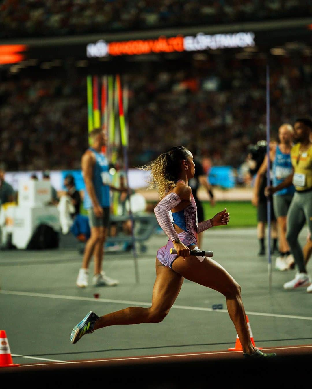 Laviai NIELSENさんのインスタグラム写真 - (Laviai NIELSENInstagram)「one more dance tonight in this magical stadium 🧚🏽‍♀️   4x400m final… we’re ready to give it our all out there 🫶🏽   📸 @lela__labs」8月27日 19時49分 - laviai