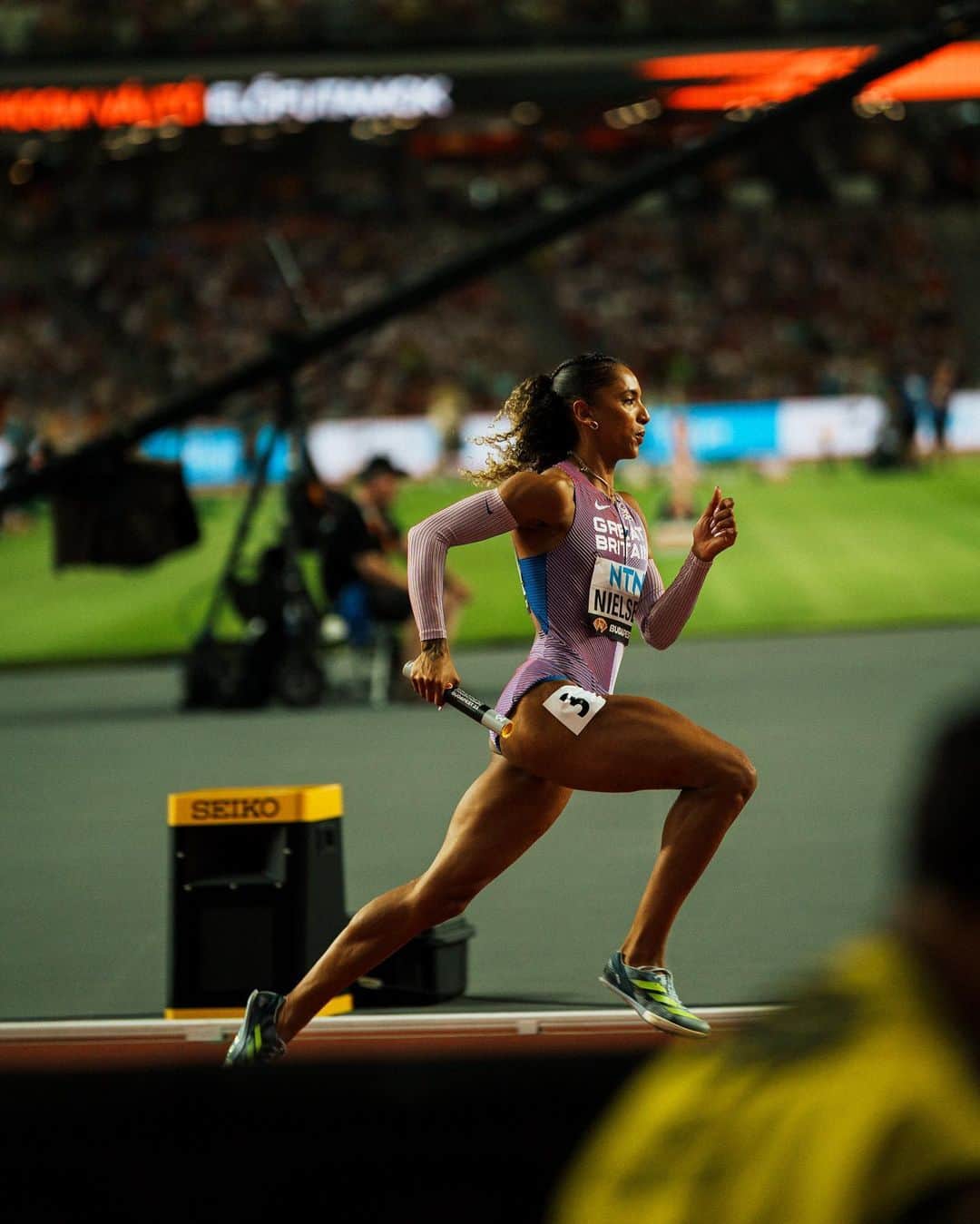 Laviai NIELSENのインスタグラム：「one more dance tonight in this magical stadium 🧚🏽‍♀️   4x400m final… we’re ready to give it our all out there 🫶🏽   📸 @lela__labs」