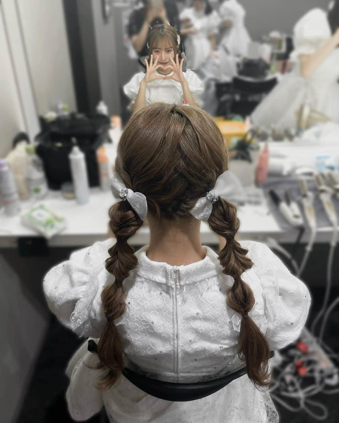 川越紗彩さんのインスタグラム写真 - (川越紗彩Instagram)「・  本日 @ JAMに出演させていただきました！ 会場に来てくださった方も、配信で応援してくれた皆さんもありがとうございました🎤♡  髪型もリボンいっぱい付けて可愛くしてもらったよ🧸🎀 似合ってる？？   #アットジャム  #アットジャム2023  #アップティー  #NGT48  #ツインテール  #ツインアレンジ  #リボンアレンジ  #ヘアアレンジ  #ラメメイク  #アイドル衣装  #横浜アリーナ」8月27日 19時50分 - saaya_kawagoe_ngt48