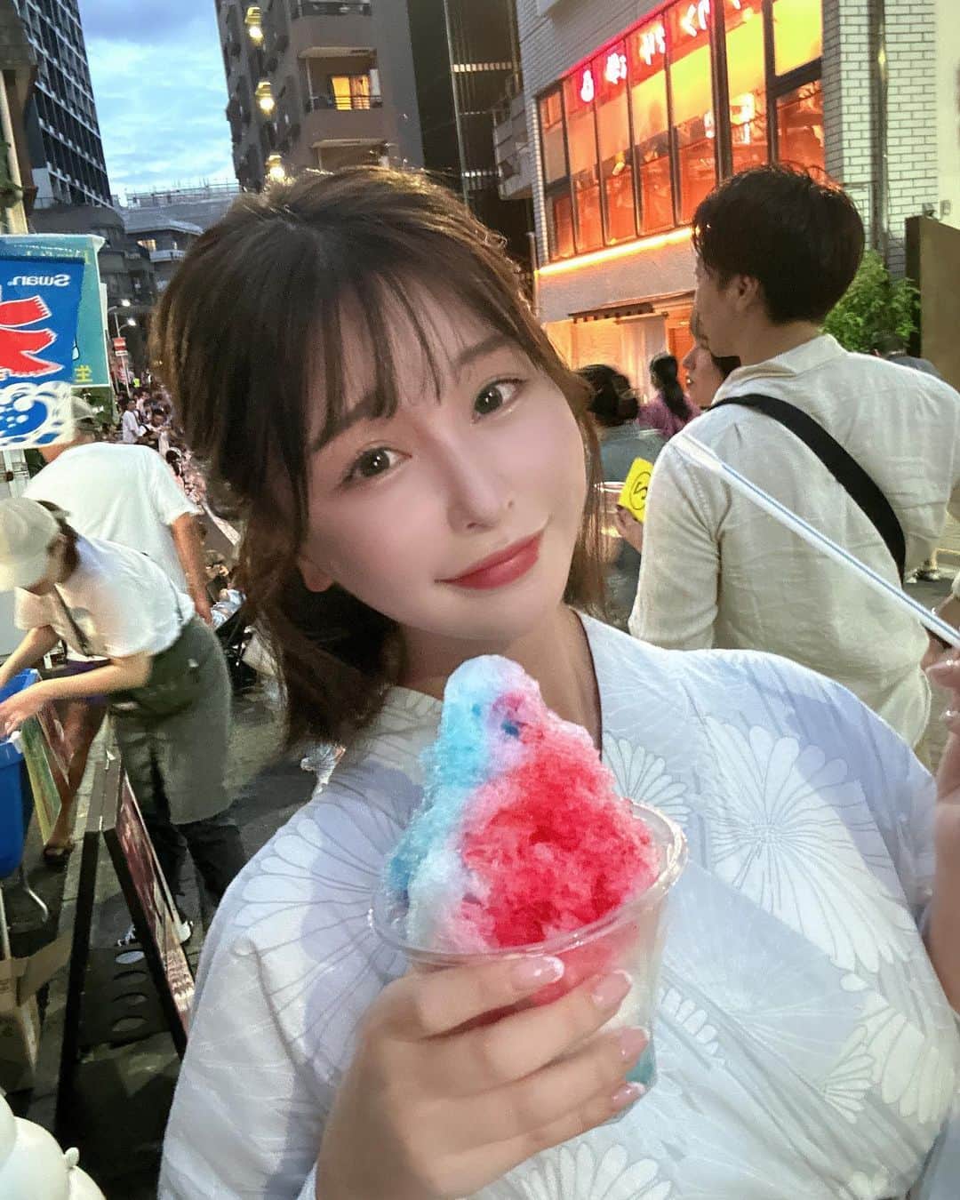 木南美々のインスタグラム：「⁡ ⁡ みほちゃんと麻布十番まつり 浴衣を着て行ってきました〜🍧 ⁡ とても夏を感じました！幸せだ♡ 屋台ではビールと焼きそばとかき氷を食べたよ😋 ⁡ #グラドル #グラビア #インスタグラビア #水着 #グラドル自画撮り部 #gruvure #bikini #bikinigirl #japanesegirl #ootd #followme」