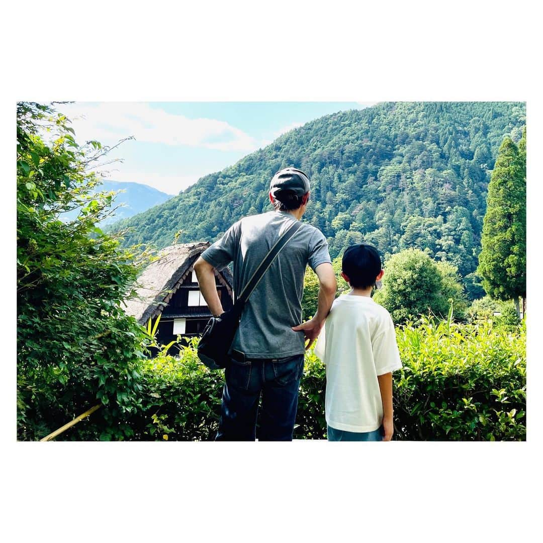 清水健さんのインスタグラム写真 - (清水健Instagram)「. 2023年夏、どんな夏でしたか。  楽しかった方も、辛かった方も、 悲しかった方、笑いあった方も、  みんな「それぞれ」の2023年夏  #伝える #言葉の力 #大丈夫 #感謝  #みんなと一緒に #ひとりじゃない   おわりではなく、新たな「はじまり」 おもいっきり深呼吸、また明日から！  ■ 清水健／講演会・司会・出演 等 → プロフィールのURLから ご依頼は清水健オフィシャルサイト  #清水健 #アナウンサー #112日間のママ  #講演会 #司会 #出演 #多くのご依頼に感謝   -----＊-----＊-----＊-----＊-----  #それぞれの夏 #全部が大切 #2023年夏  #新しい一日 #変える明日へ #今を大切に   #シングルファザー #シミケン #堺市出身   残暑厳しい日が続いています汗。 体調管理には十分にお気をつけください。  -----＊-----＊-----＊-----＊-----  清水健 20年来の「親友との贈り物」サイト ■ 詳細はこちら→ @hidagyu.japan   大切な人への贈り物には「飛騨牛ギフト」 #ギフトに最適 #結婚祝い #飛騨牛 #贈り物」8月27日 19時58分 - shimizuken.official