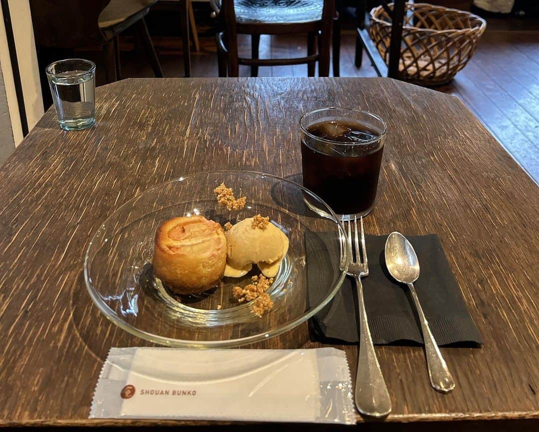 楢原真樹のインスタグラム：「いつぞやの喫茶店 #喫茶店 #西荻窪 #古民家カフェ  #人気店 #スイーツバリ美味 #アイスもめちゃ美味 #竹岡くんの店 #本気のプリン #ランチも行きたい #ヤーレンズ #ヘイブラウン」