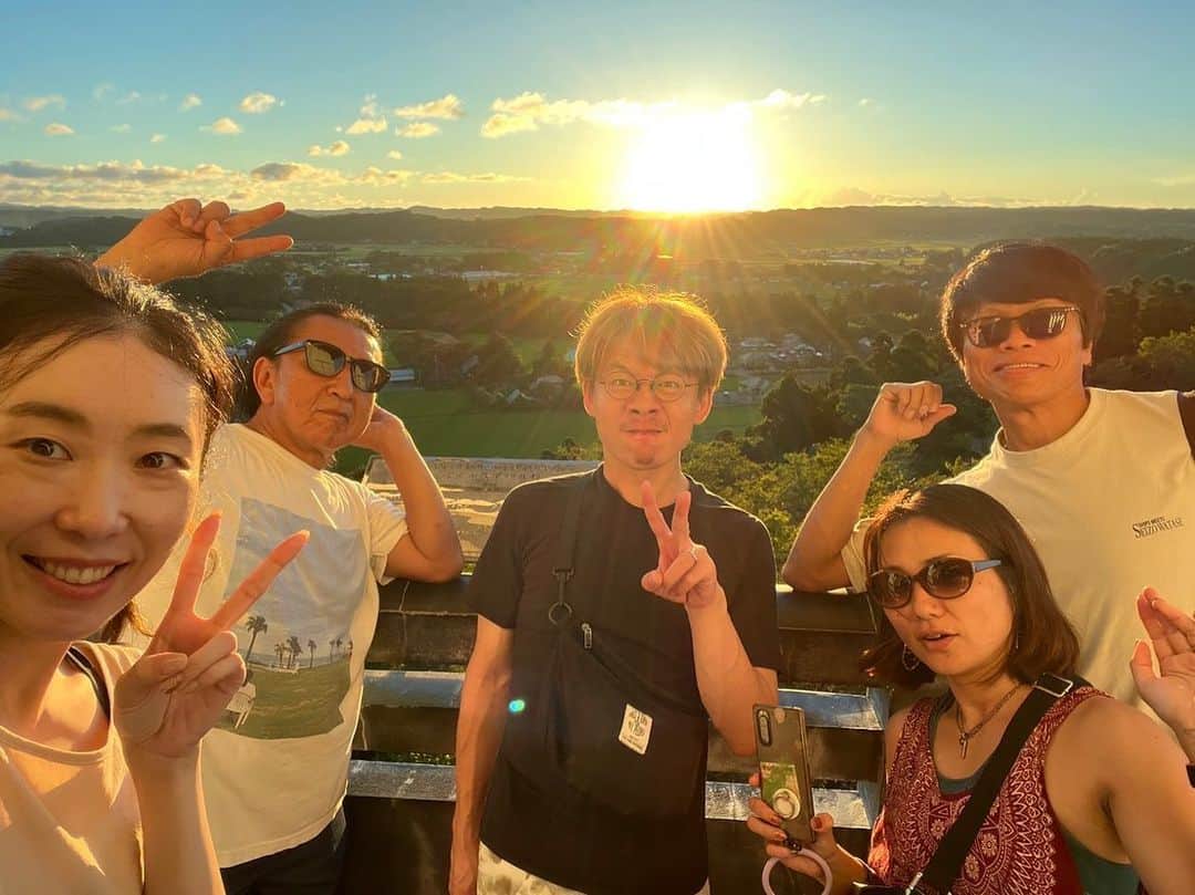 Ken Harakumaのインスタグラム：「ケンハラクマの4人限定ヨガ合宿 at IYC千葉研修所❣️ 朝の4時起きで始まる2泊3日間の特別ヨガ修行無事終了いたしました❣️ 次回は2024年春から開始いたします。 4人グループでのお申込となります。 参加ご希望の方はInstagramのDM宛にご連絡下さい。  今回ご参加いただいた皆さん、ありがとうございました ❣️❣️❣️ @international_yoga_center  @minicooper98y  @lianh58  @feelyelloweng  @sugersaltpepper__________」