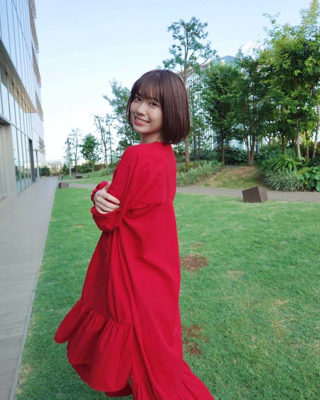 小田えりなのインスタグラム：「AKB48 62st シングル 「アイドルなんかじゃなかったら」 MV、赤衣装💃  みんながMV見て、 この衣装着てるの褒めてくれて嬉しい！！！  岡部麟ちゃんが 撮ってくれたよ〜📷 @beristagram_1107   素敵な写真🥲 りんちゃんありがとう！！！ (違う衣装も撮ってもらったからまた載せる！)  #AKB48 #アイドルなんかじゃなかったら」