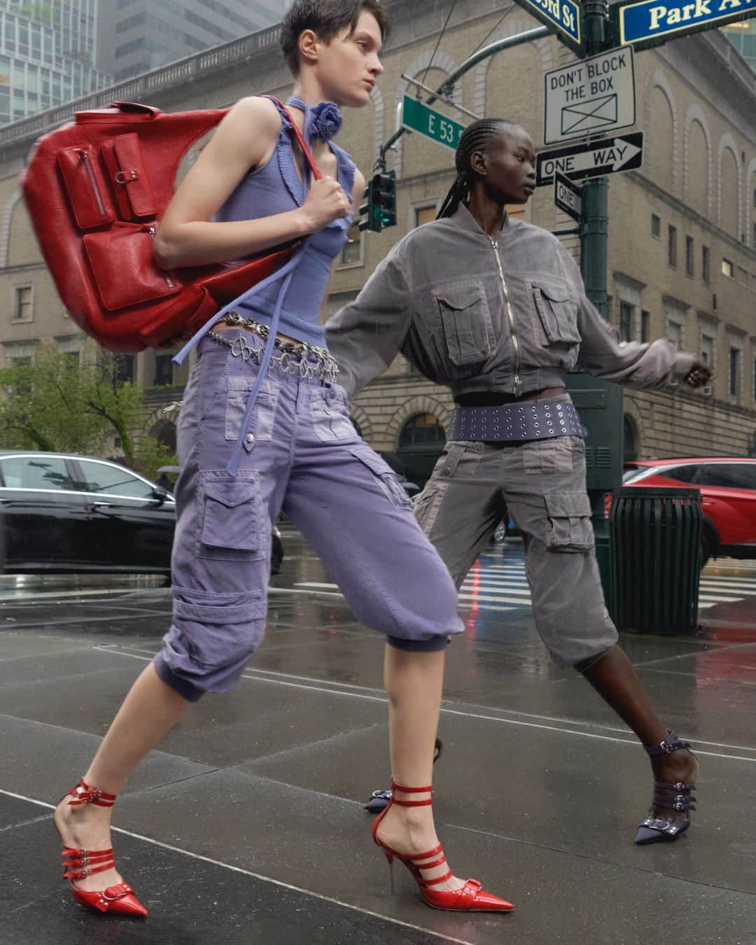 のインスタグラム：「CALLING FOR KNITWEAR, PRE-FALL 2023⁣ ⁣ Sensual and strong, in combination with the under-the-knee cropped velvet cargos, puffy and low-slung.⁣ ⁣ Shop your faves from Blumarine Pre-Fall 2023 collection by @nicola_brognano at blumarine.com⁣ ⁣ #Blumarine #BlumarinePreFall23」