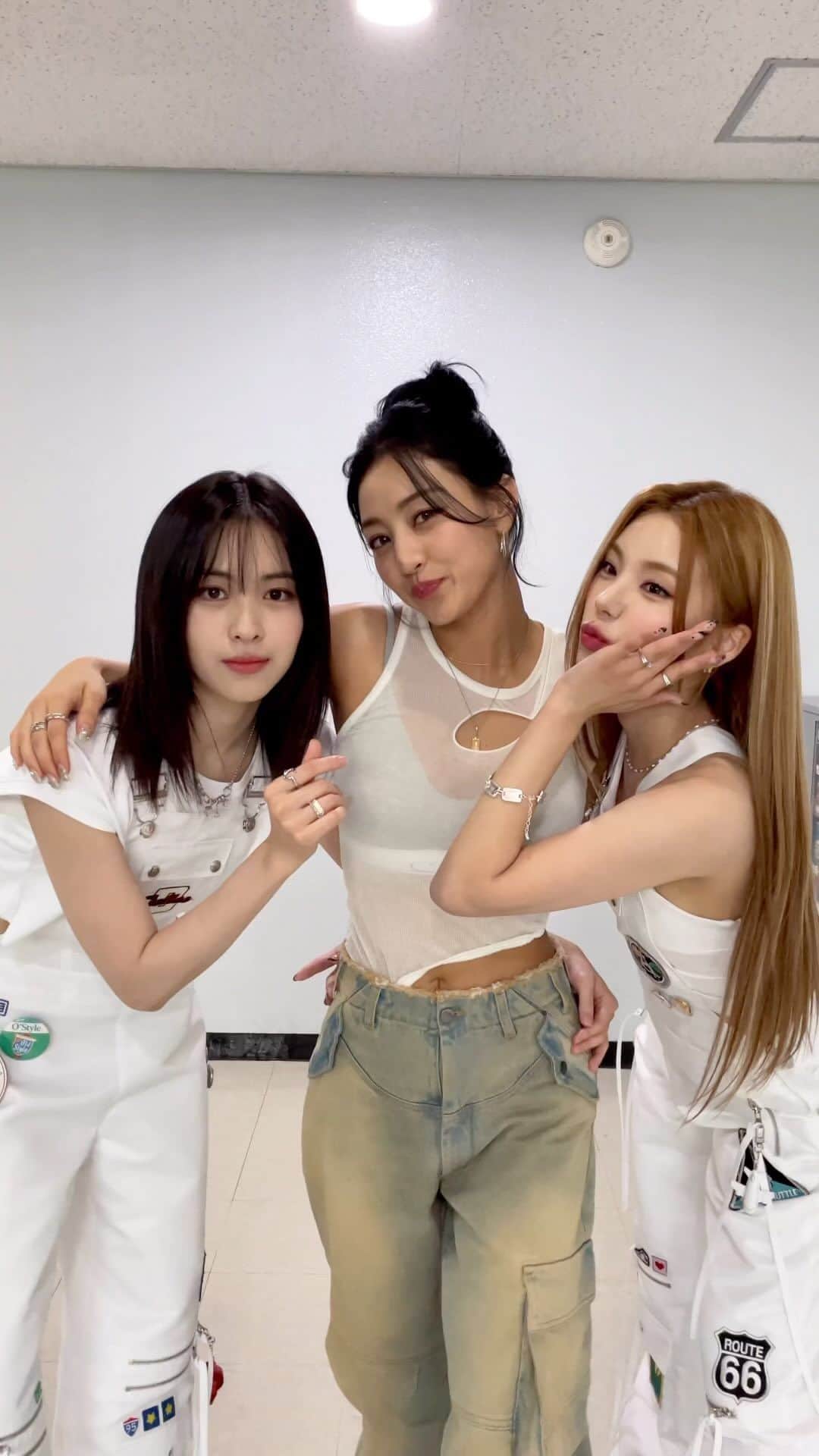 TWICEのインスタグラム：「#KillinMeGood Challenge with #ITZY #YEJI #예지 #RYUJIN #류진  #TWICE #트와이스 #JIHYO #지효 #ZONE」
