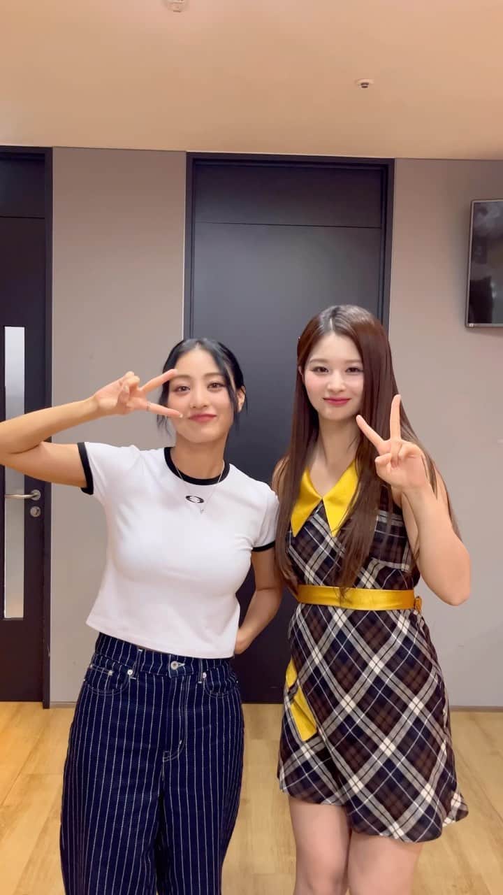 TWICEのインスタグラム：「#KillinMeGood Challenge with #NMIXX #설윤  #TWICE #트와이스 #JIHYO #지효 #ZONE」