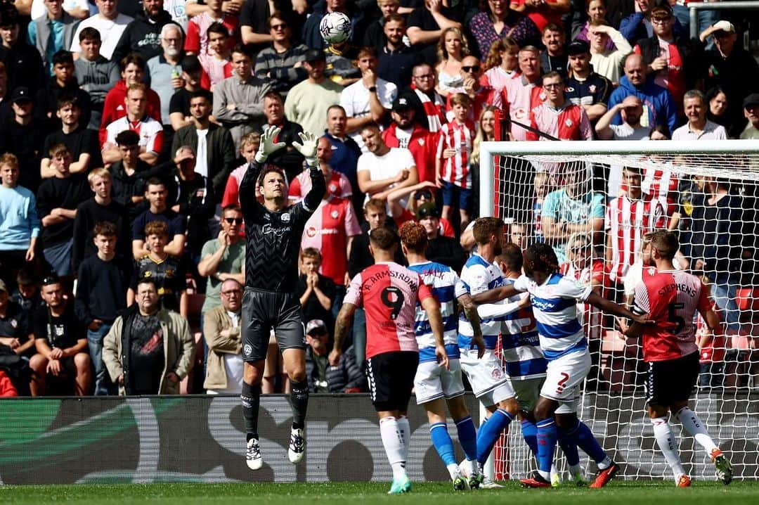 アスミル・ベゴヴィッチのインスタグラム：「Top performance by the team against a top side in the division. Amazing travelling support and we look forward to Middlesborough next week. 🔵⚪️🆎🧤  @officialqpr @ab1gk」