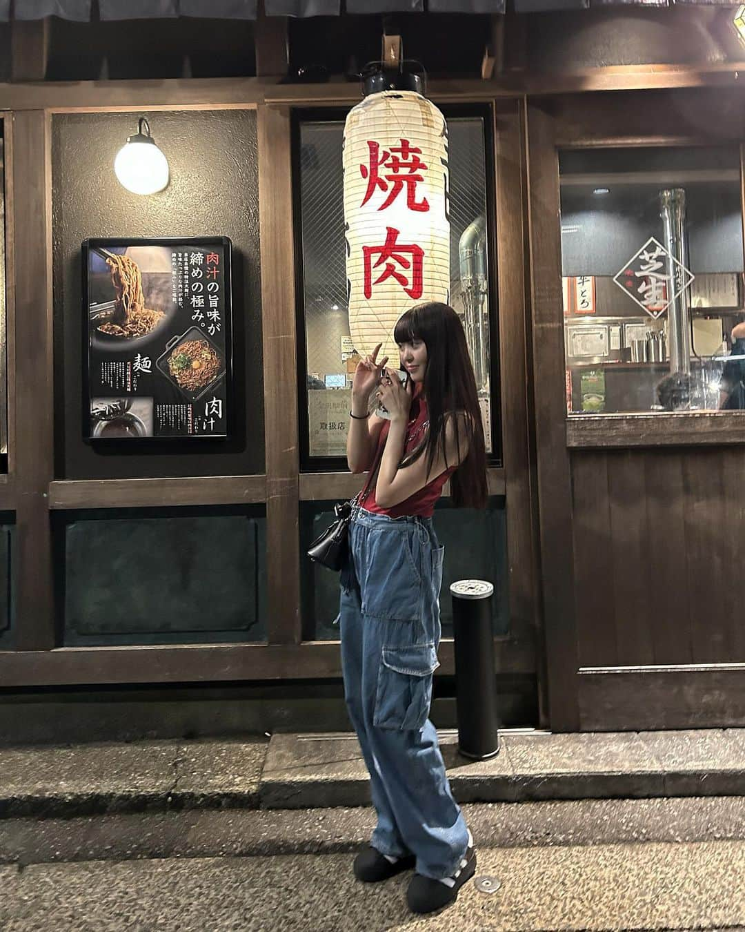 きりざきまいのインスタグラム：「最近ほぼ焼肉生活🤦🏻‍♀️💞 Tops @nugu__official  pants @sly_official  Shoes @adidas  Bag @maisonmargiela」