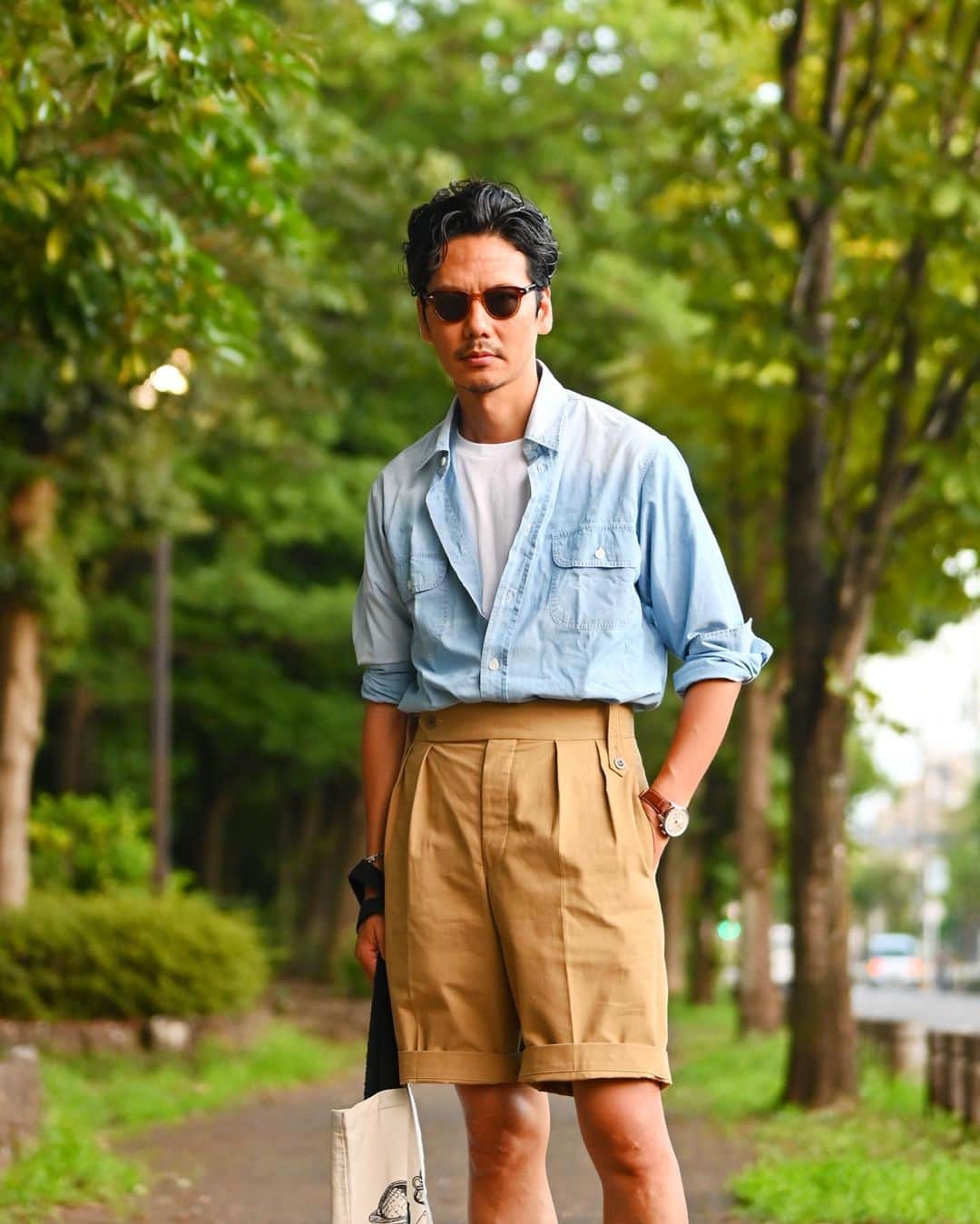 Shuhei Nishiguchiのインスタグラム：「"Just Effortlessly"on sunday◀︎◀︎◀︎8pics 力の抜けた、ゆとりのある ヴィンテージの様なスタイリング。 ・ ・ ・ #Breitling #navitimer #squadonamission #classicmenswear #mensstreetstyle #vintagewear #spezzatura #ootdmen」