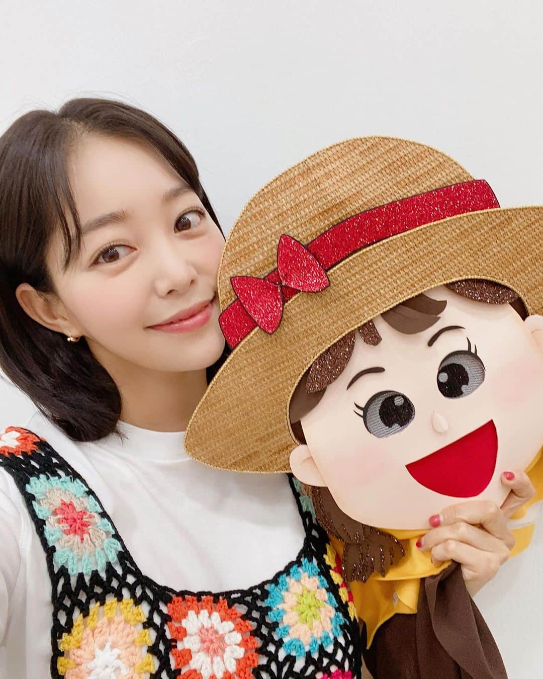 キム・ガウンのインスタグラム：「오늘의 복면가왕 밀짚모자 👒 의 정체는 바로 저였습니다 🙈🫣 첫 예능이라 너무 떨려서 청심환을  두병이나 마셨지만…. 그래도 너무 재밌었어용 :) 바로옆에서 같이 본 우리엄마도  못 알아보고 깜짝놀라셨는데 혹시 알아맞추신 분 🤚🏻」