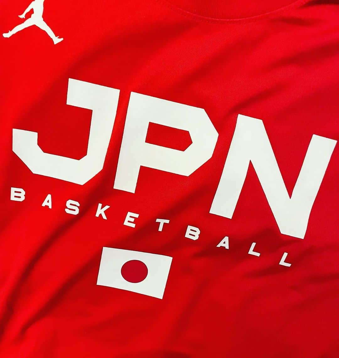 井上雄彦のインスタグラム：「21時10分からフィンランド戦🇯🇵🇫🇮🏀🔥 日本のシュートが全部入りますように‼︎‼︎🔥🔥🔥🔥🔥🙏 ＃念 #akatsukijapan」