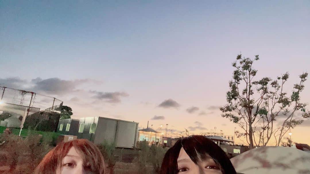 龍矢さんのインスタグラム写真 - (龍矢Instagram)「ロッキンの時の 夕日が綺麗で自撮りしたかったけど顔にピントが合うと明るさ調整されるから色々試した結果これになった自撮り #サポートの菅野さんと」8月27日 20時29分 - ryuya_zigzag