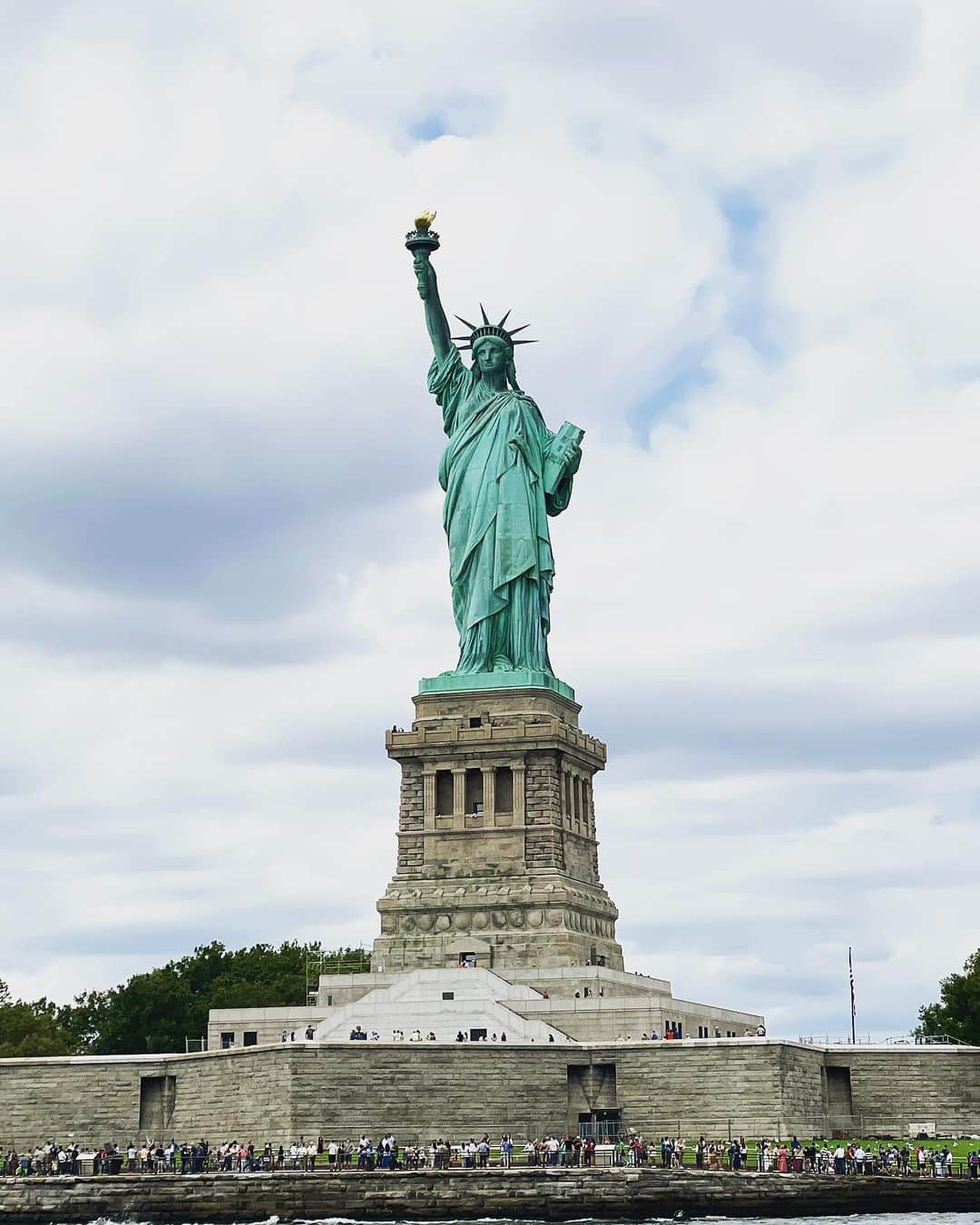 吉田美紀さんのインスタグラム写真 - (吉田美紀Instagram)「・ ・ 肉眼で自由の女神をみたくて フェリーに乗ってみました⛴️  マンハッタンを一望！ 色んなエリアの説明を聞きながらのクルーズ。 これは参加してみて本当によかった･:*+.  #stateofliberty #newyork #自由の女神 #ニューヨーク」8月27日 20時30分 - miki__yoshida