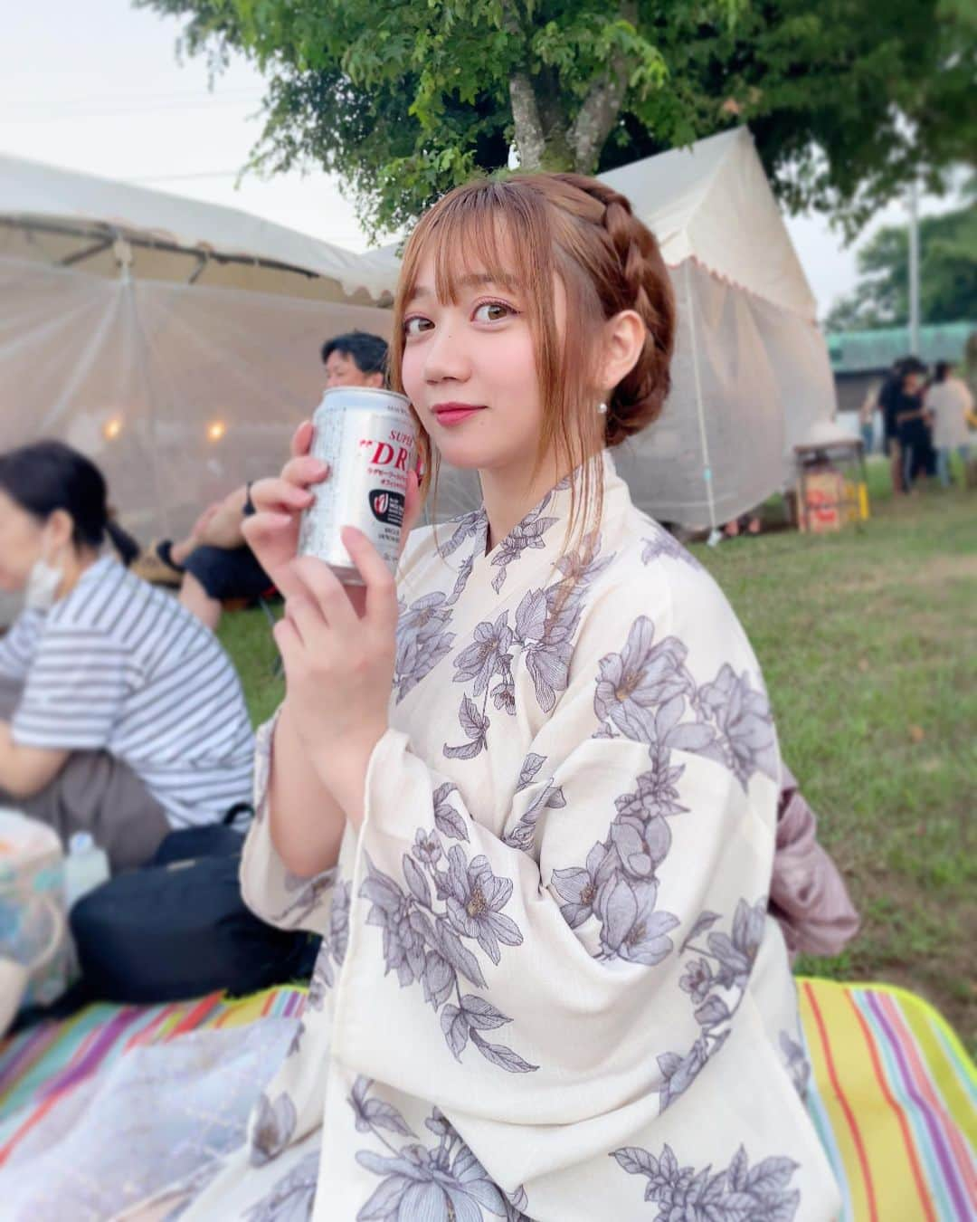 小澤しぇいんさんのインスタグラム写真 - (小澤しぇいんInstagram)「おざわこの夏ビールが飲めるようになりました🍺  でもまだ美味しさが分かりません😗💦  友達に格好は可愛いのに持ってるものは可愛くないね❤️って言われました😂  #夏 #夏祭り #夏休み #浴衣」8月27日 20時30分 - 1217_shane