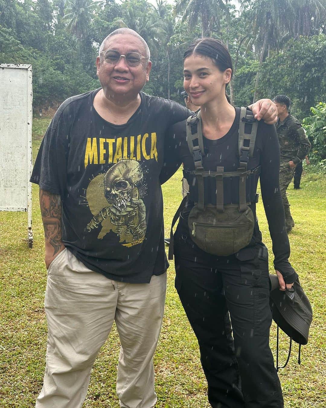 アン・カーティスのインスタグラム：「Sir, yes sir 🫡 Bootcamp done. Snappy Salute at Maraming Salamat po 201st Infantry Kabalikat Brigade 🇵🇭  Here we go! Training season is upon us @erikmatti」