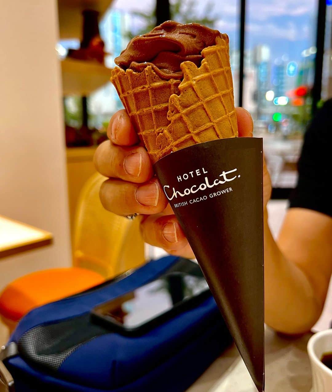 世良公則さんのインスタグラム写真 - (世良公則Instagram)「・・・・・・・ 昨夜のライブでは  超高級チョコを差入れて頂き  先週の富山ではとても美味しい ソフトクリームに出会った  ライブ＋スウィーツ  たまらないコラボレーション  ・・・・・・ #世良公則 #masanorisera #japaneseartist #sweet #chocolatelover」8月27日 20時38分 - masanorisera