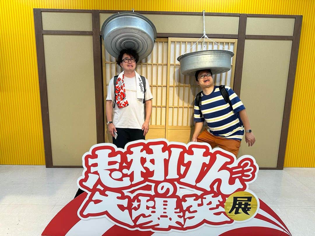 山脇充さんのインスタグラム写真 - (山脇充Instagram)「お土産に買った変なおじさんのお洋服とバカ殿のちょんまげをプレゼント🤣  #新潟伊勢丹 で開催中の #志村けんの大爆笑展 に住みます芸人でいってきました🌟  ずっとみんなで笑いっぱなし‼️ 貴重すぎる展示物にリアルすぎるバカ殿、いろいろ体験できたしグッズも可愛すぎる❤️  8時だョ！全員集合の最終回の日に自分が産まれたことが発覚し勝手に生まれ変わりだと大興奮してしまいました！！  明日までだからまだ間に合う！！！！ 大丈夫だぁ〜」8月27日 20時38分 - ninninyamayama