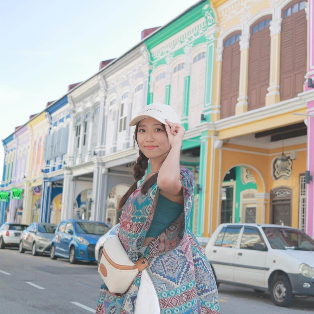 溝呂木世蘭のインスタグラム：「マレーシアペナン島 たまたま見つけた建物が可愛過ぎた♡  📍Impulse Gaming (Penang Branch)  #ペナン島#タイ#マレーシア# Malaysia#旅好き#旅行好き#旅好きな人と繋がりたい #一人旅#タイビザ#海外留学#海外旅行」